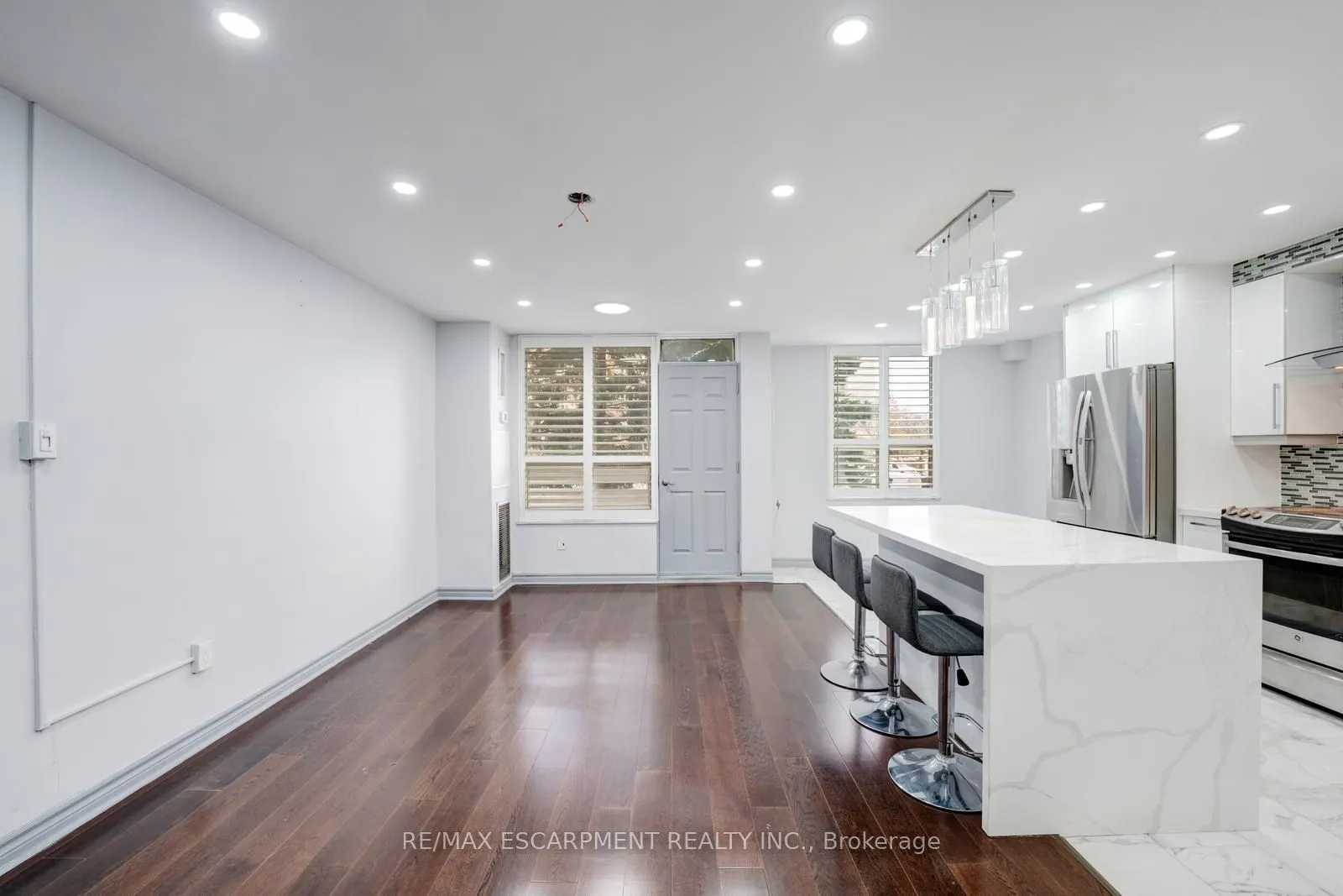 10 Edgecliff Golfway #206