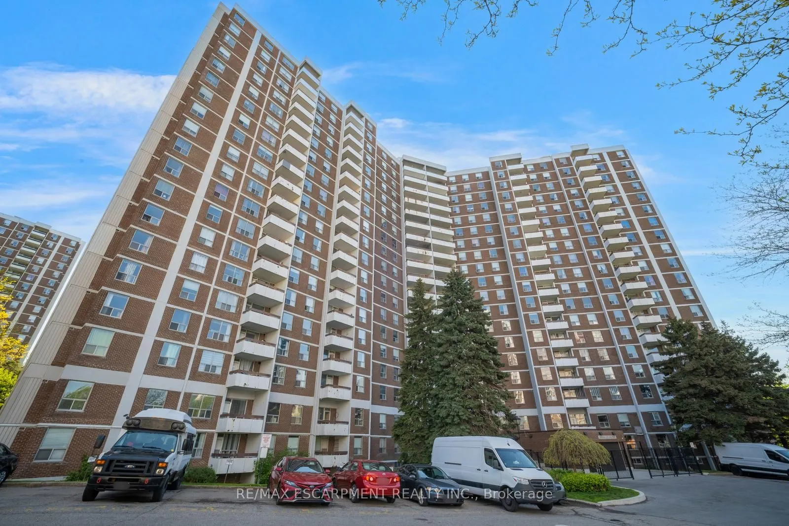 10 Edgecliff Golfway #206