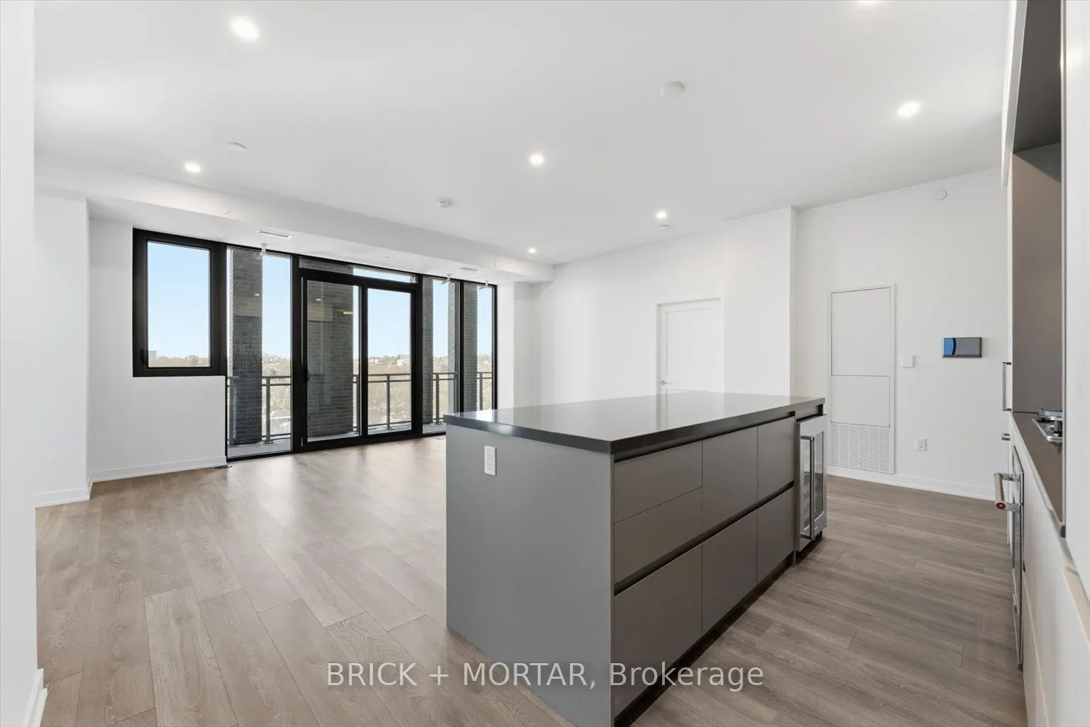 1 Hillsdale Avenue W #806