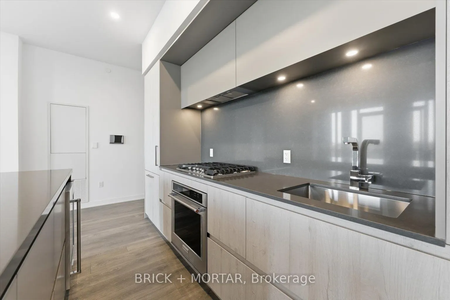 1 Hillsdale Avenue W #806