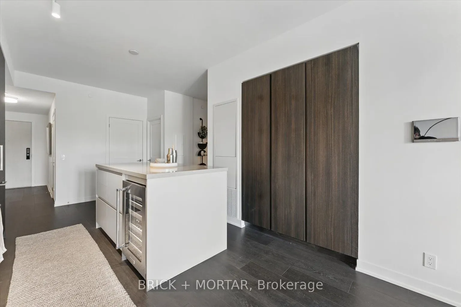 1 Hillsdale Avenue W #406
