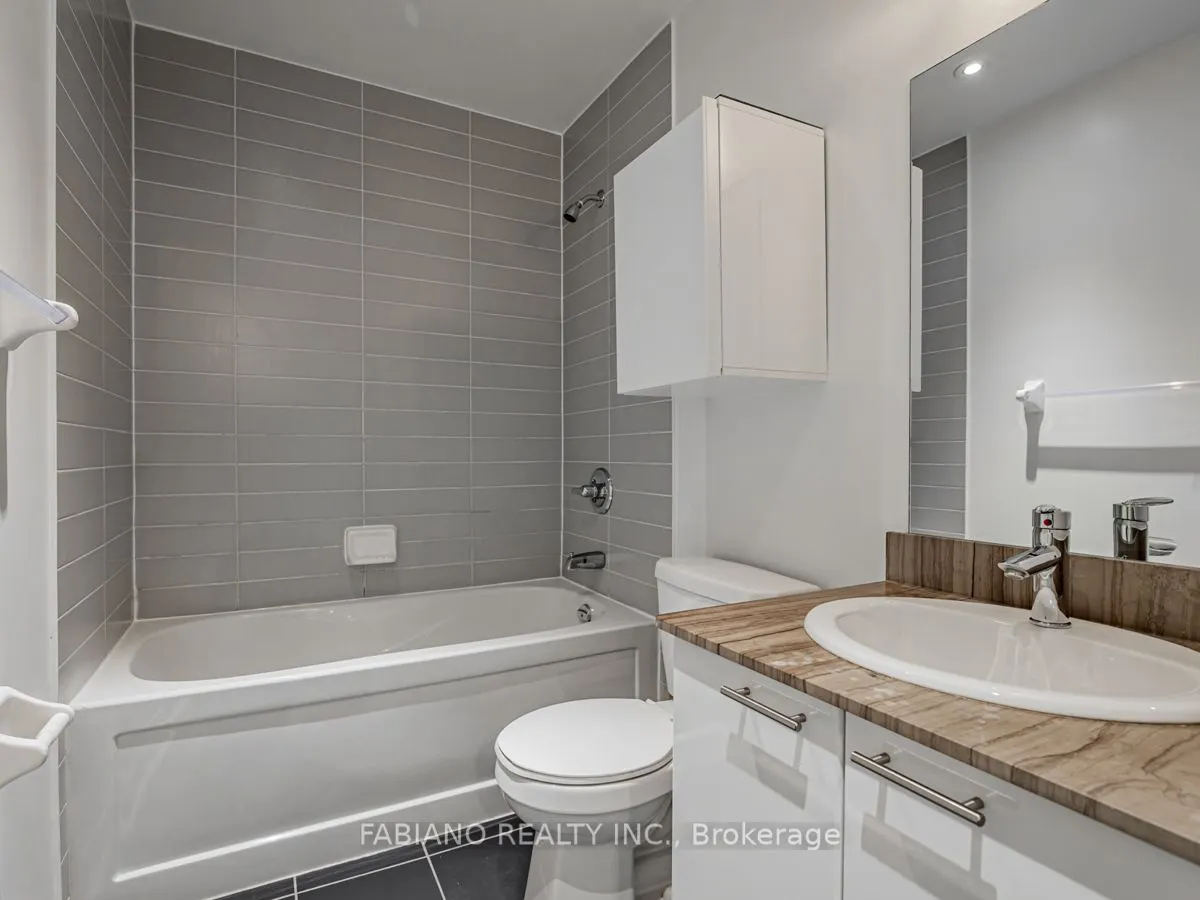 15 Bruyeres Mews #502