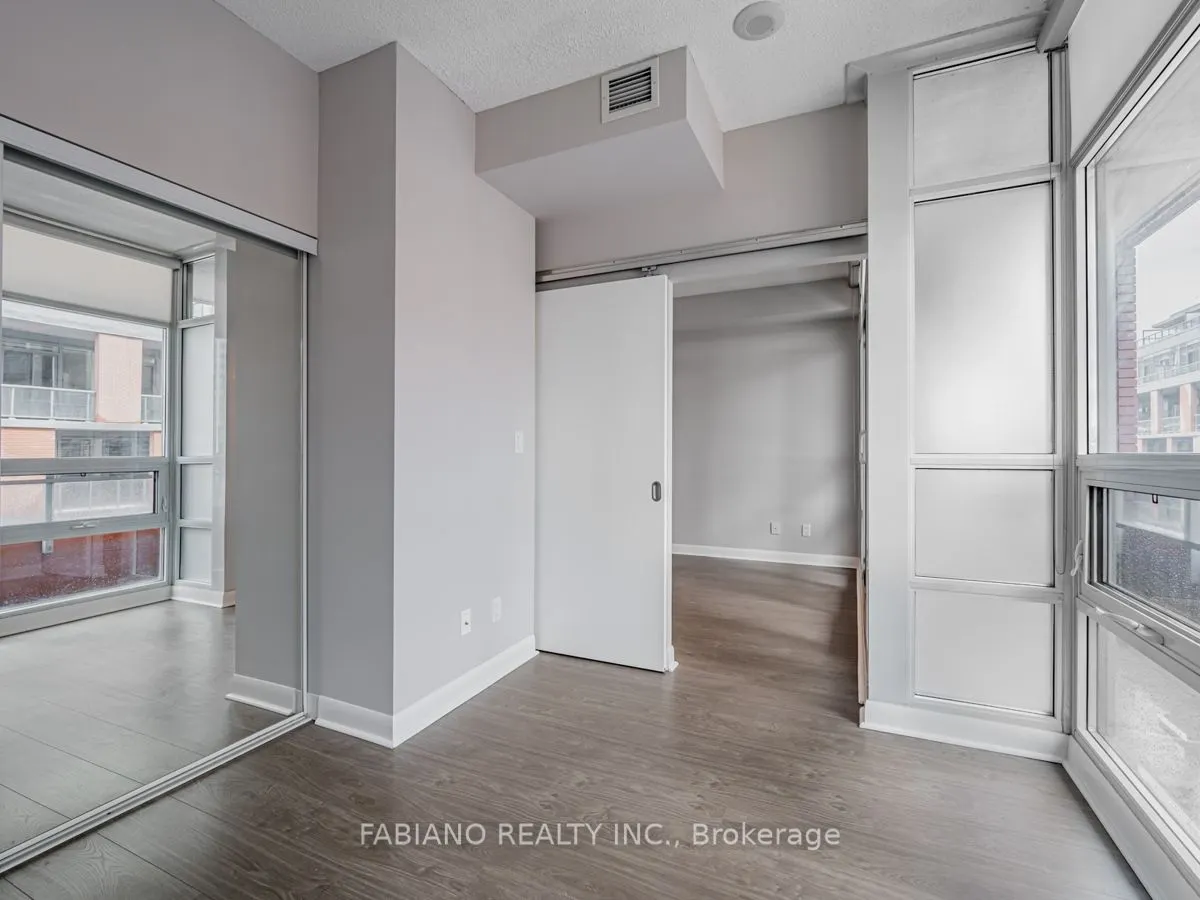 15 Bruyeres Mews #502