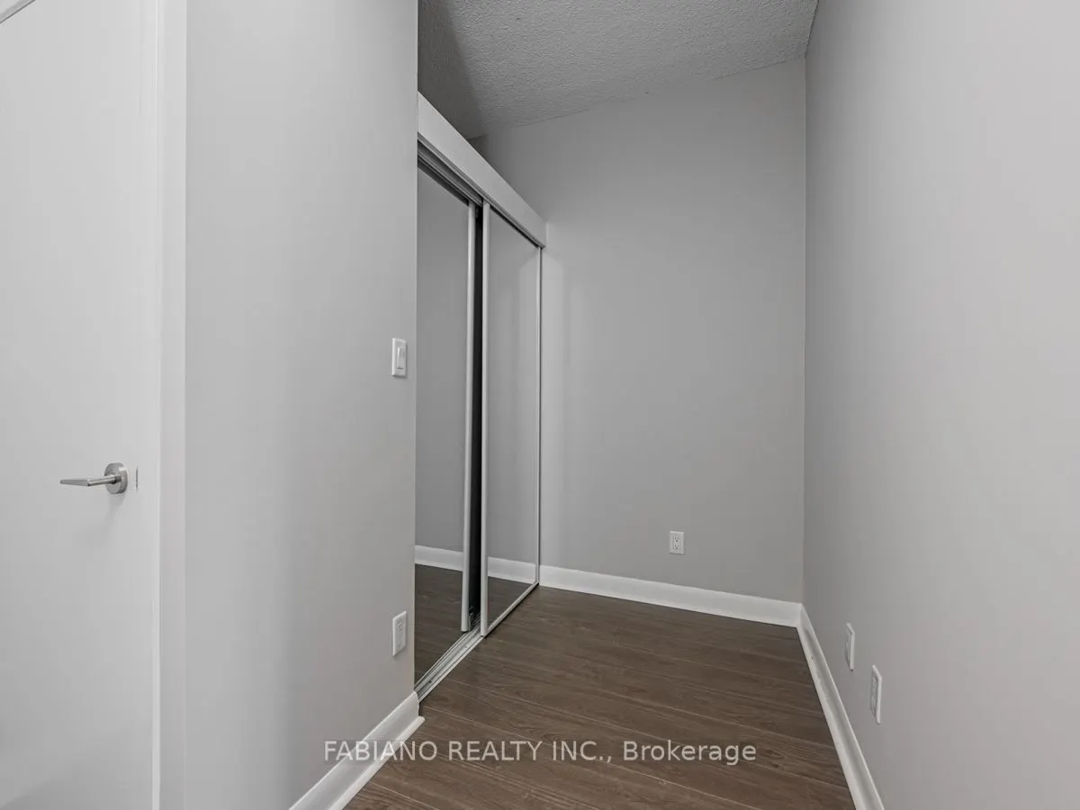 15 Bruyeres Mews #502