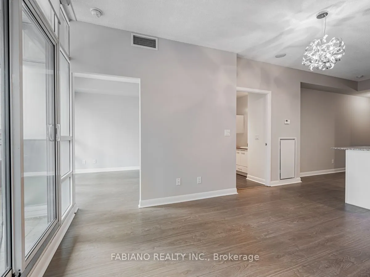 15 Bruyeres Mews #502