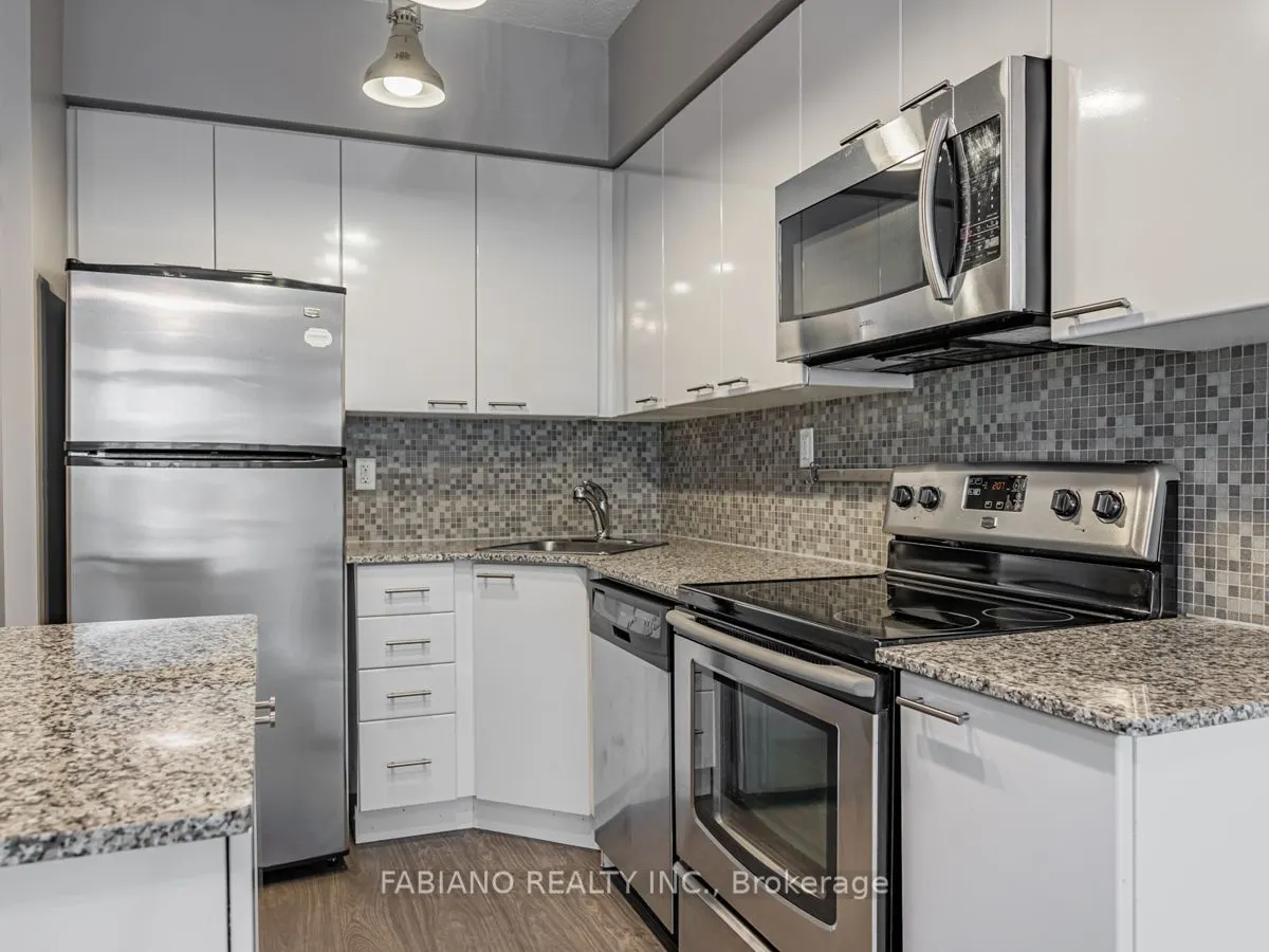 15 Bruyeres Mews #502