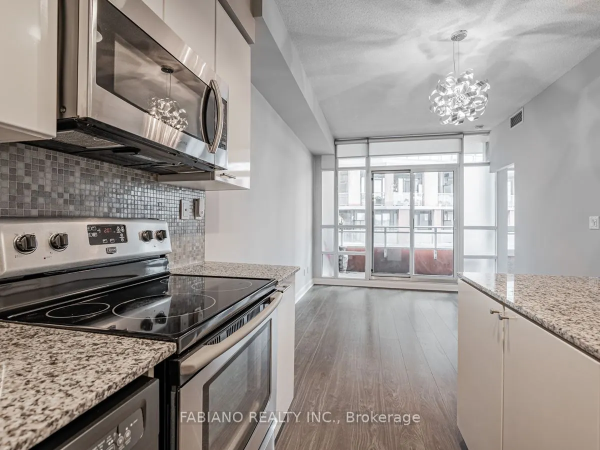 15 Bruyeres Mews #502
