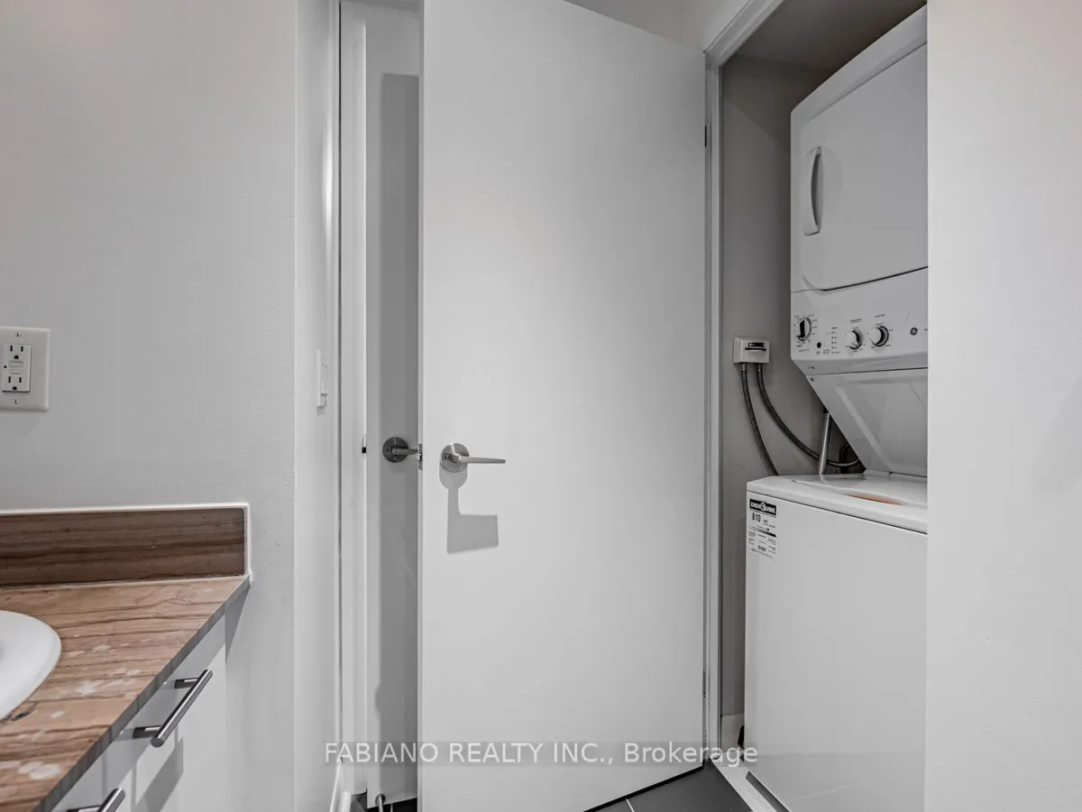 15 Bruyeres Mews #502