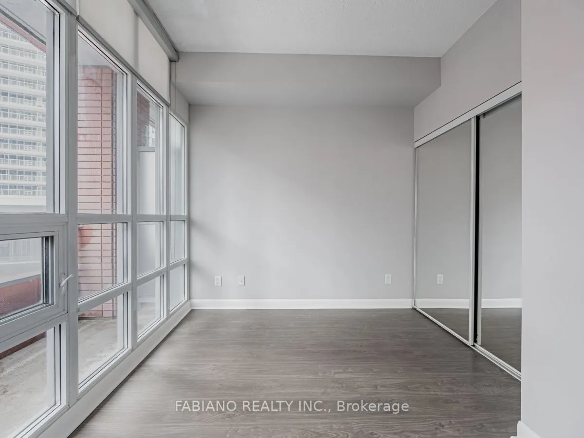 15 Bruyeres Mews #502
