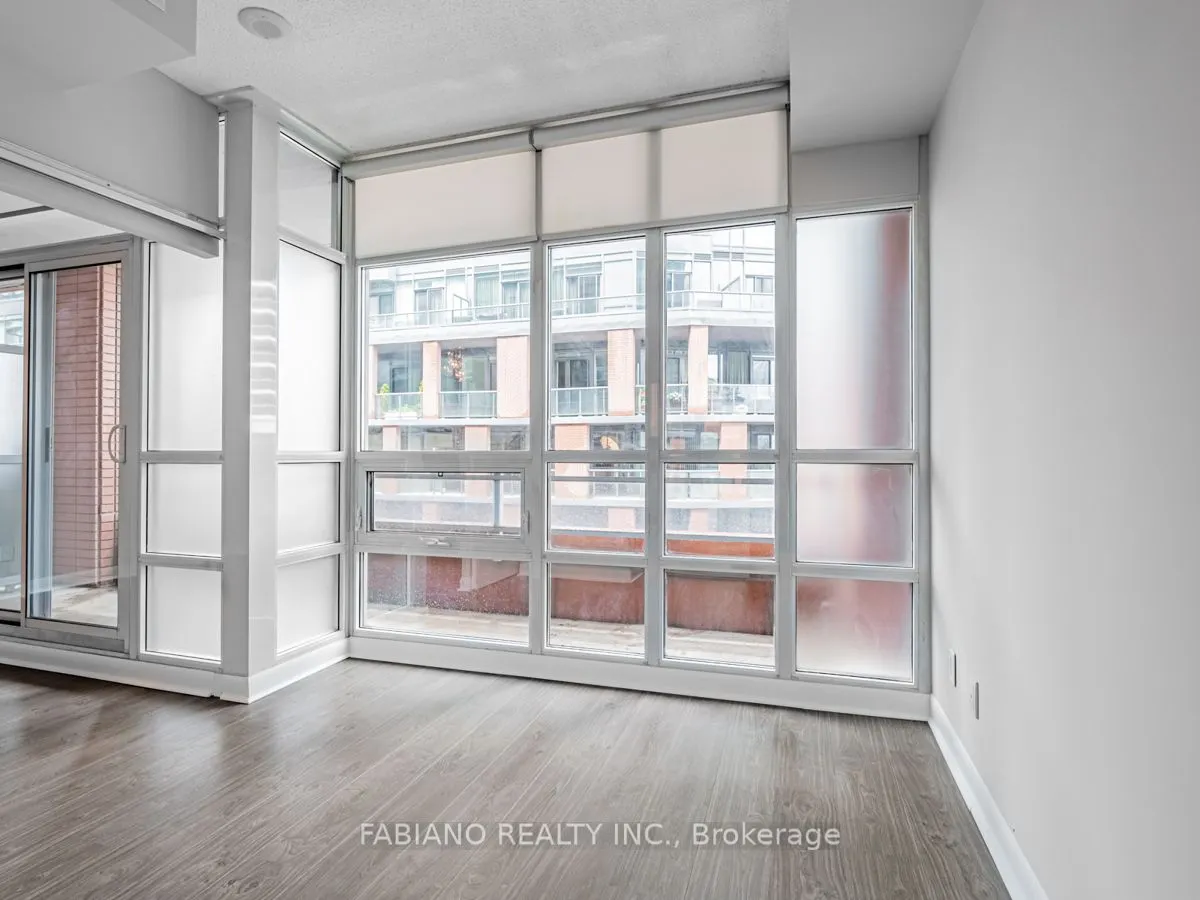 15 Bruyeres Mews #502