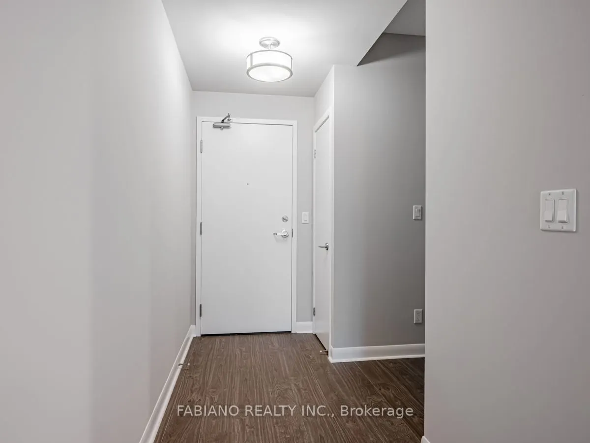 15 Bruyeres Mews #502