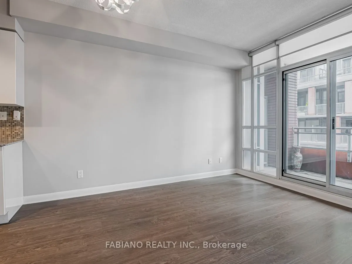 15 Bruyeres Mews #502