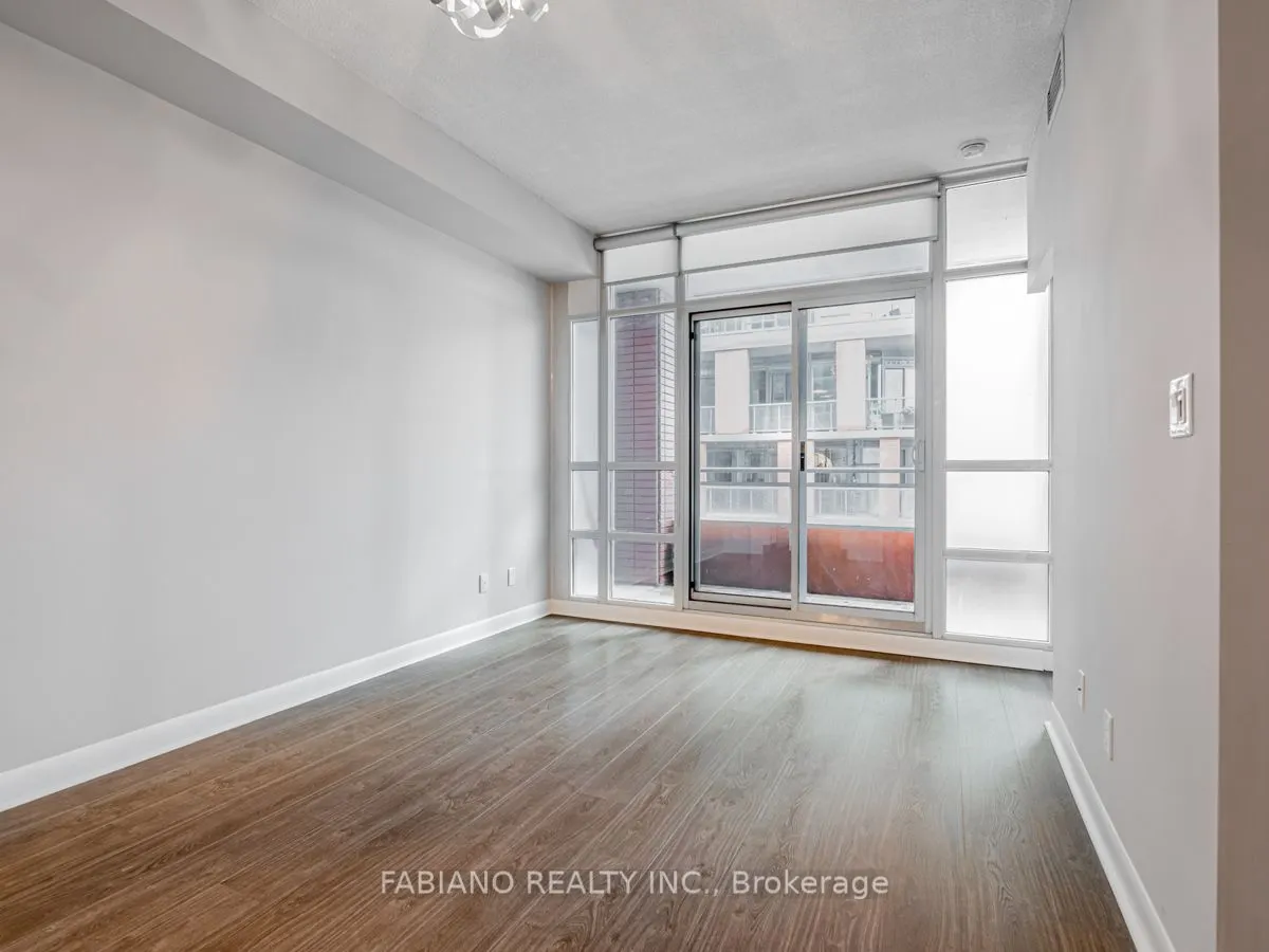 15 Bruyeres Mews #502