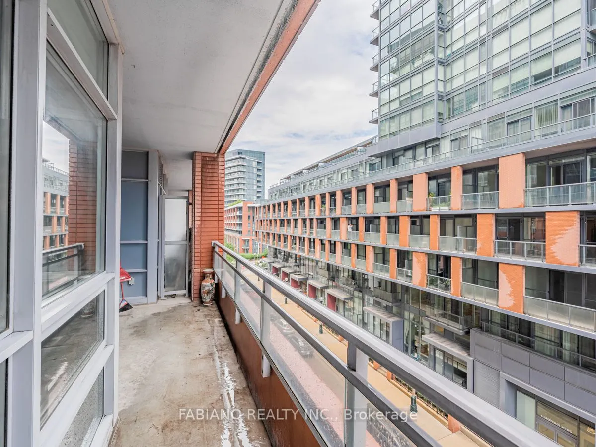 15 Bruyeres Mews #502
