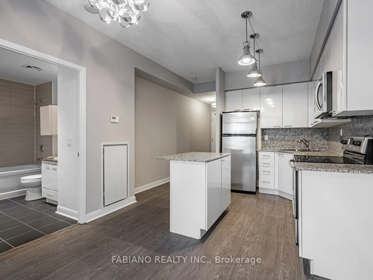 15 Bruyeres Mews #502