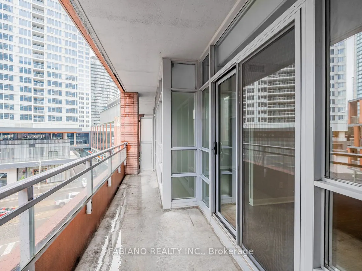 15 Bruyeres Mews #502