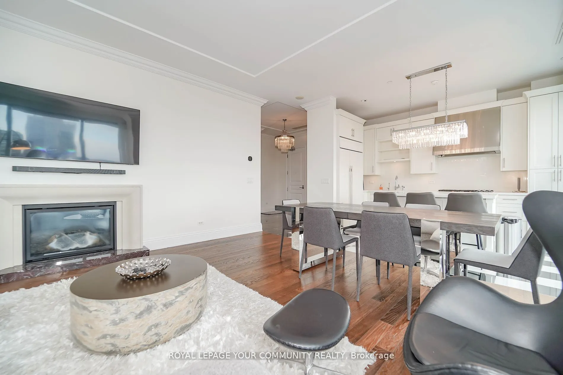 183 Wellington Street W #3903