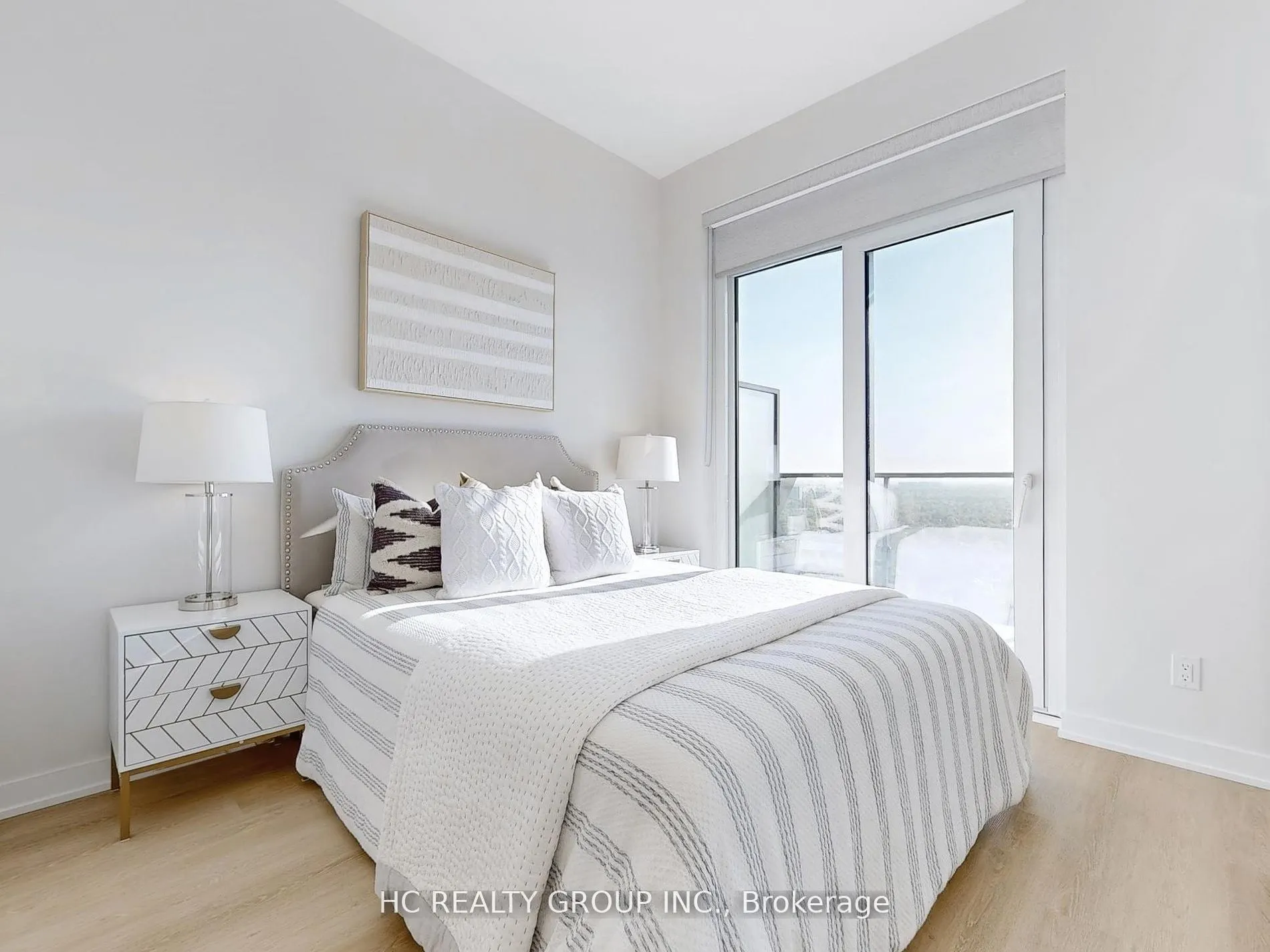 15 Ellerslie Avenue #LPH08