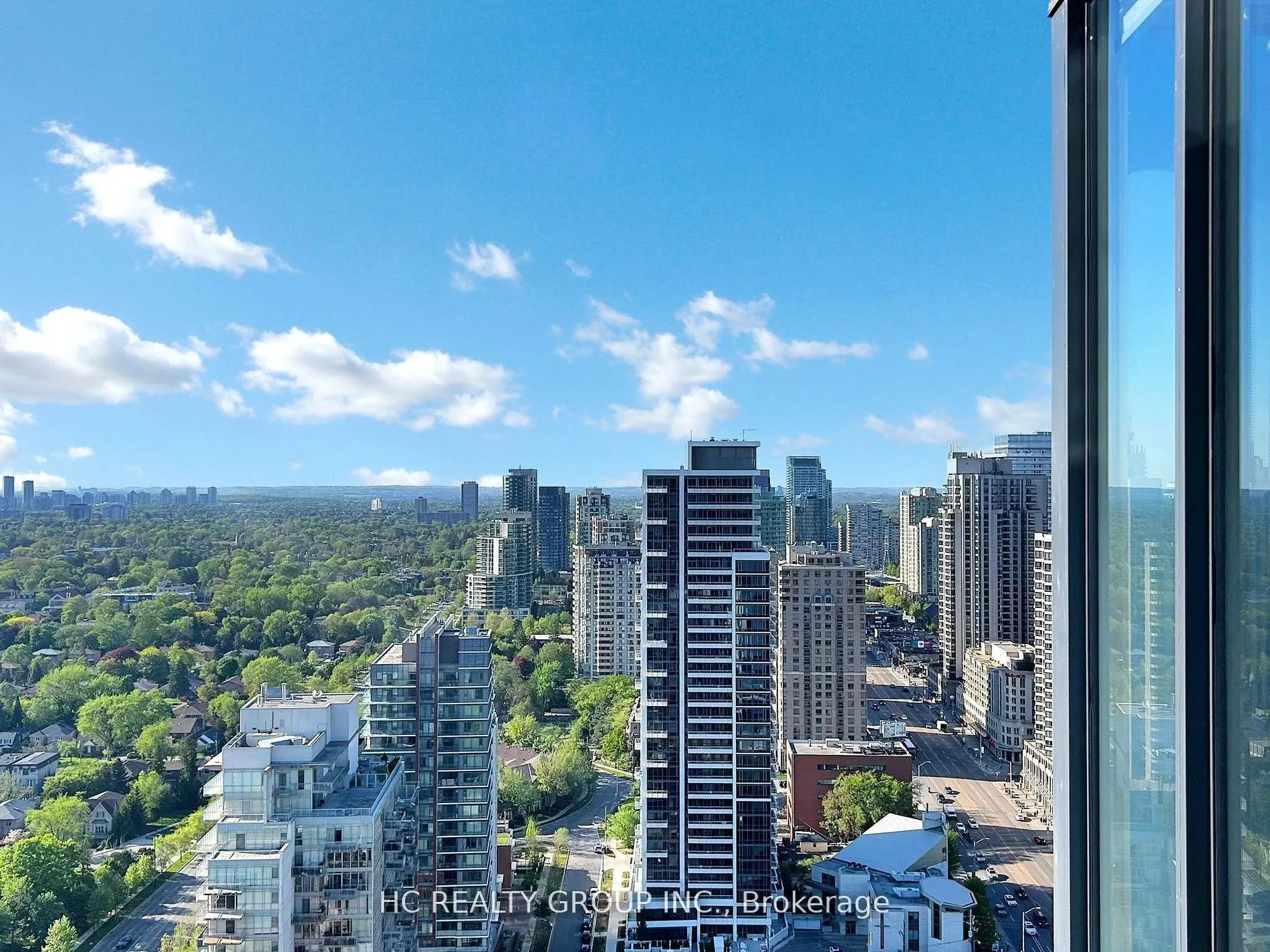 15 Ellerslie Avenue #LPH08