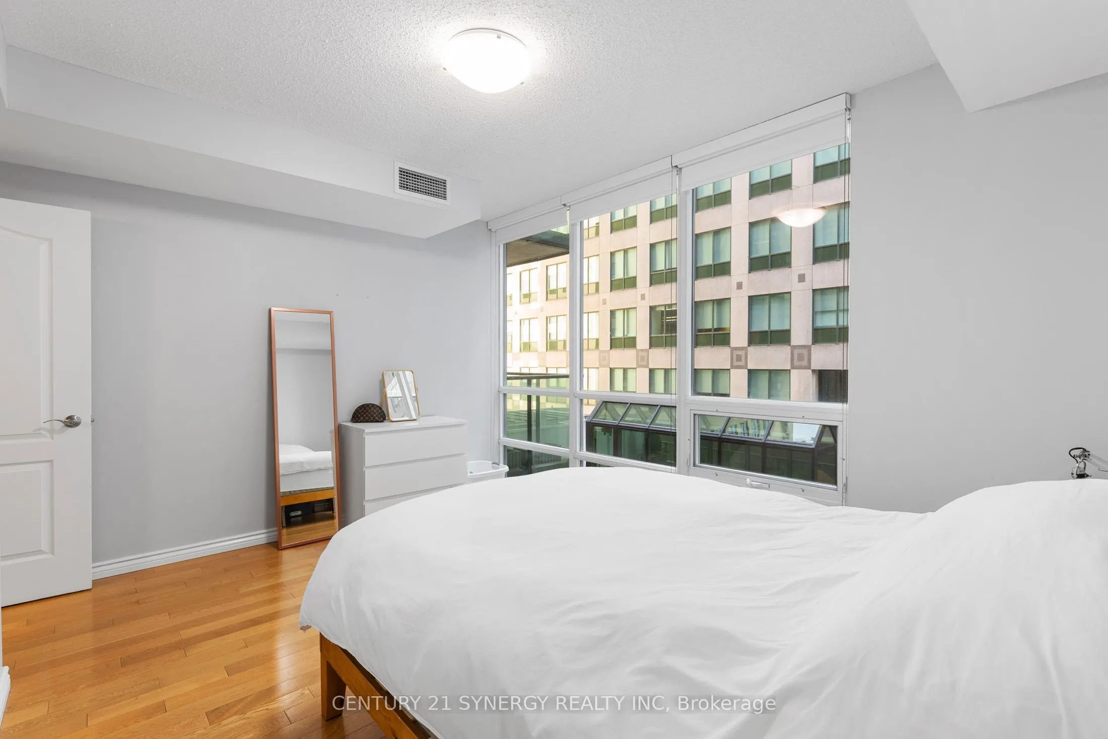 263 Wellington Street W #306