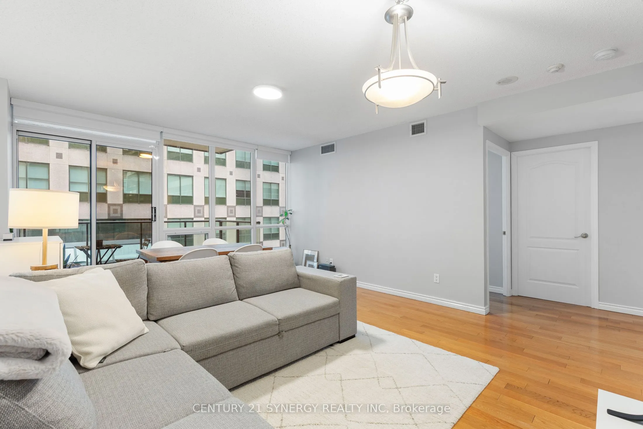 263 Wellington Street W #306