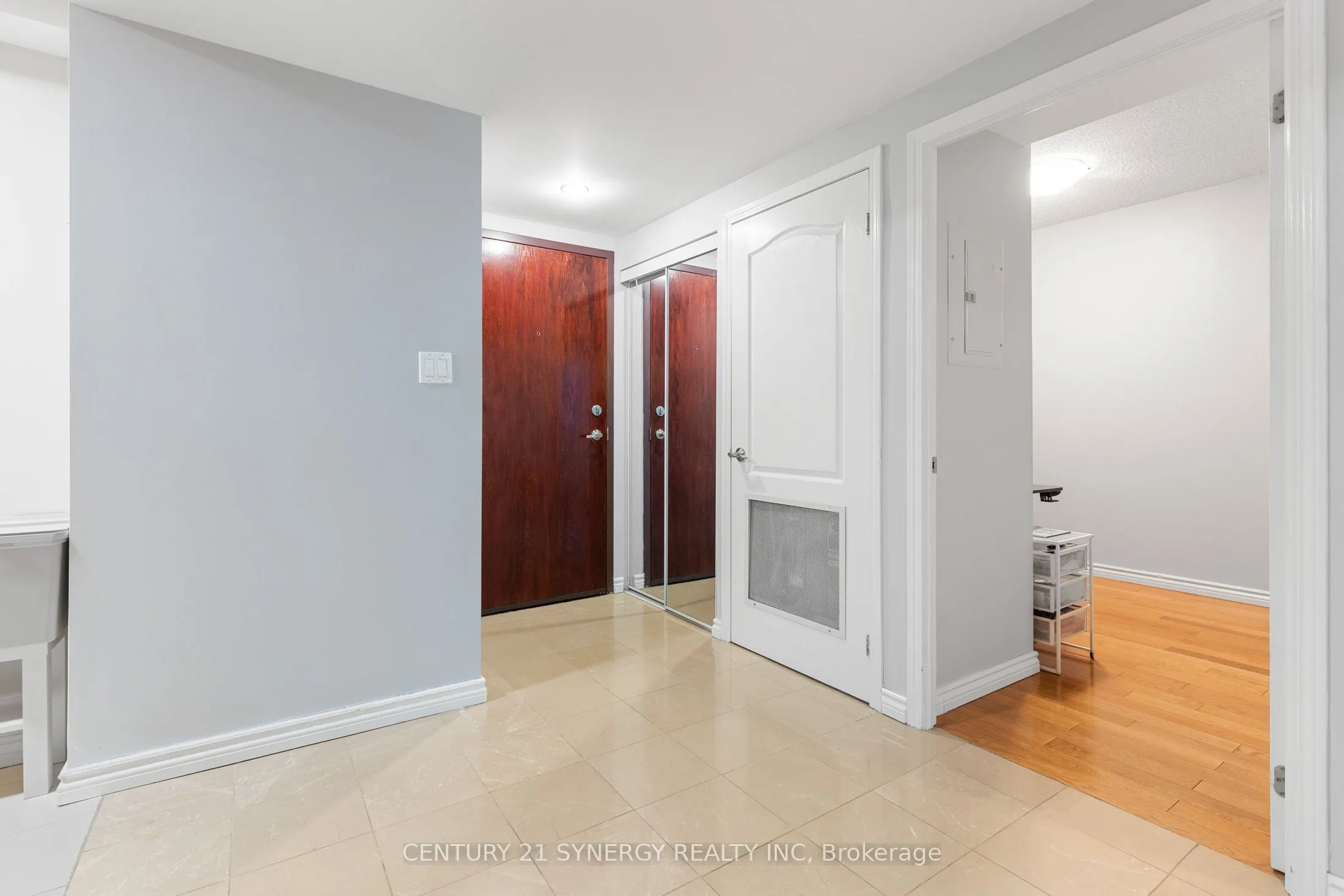 263 Wellington Street W #306