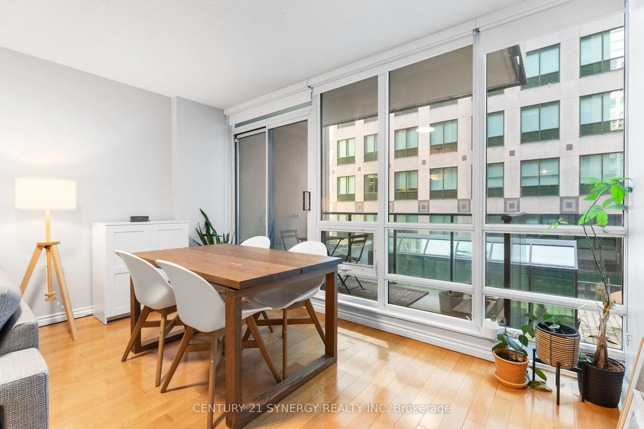 263 Wellington Street W #306
