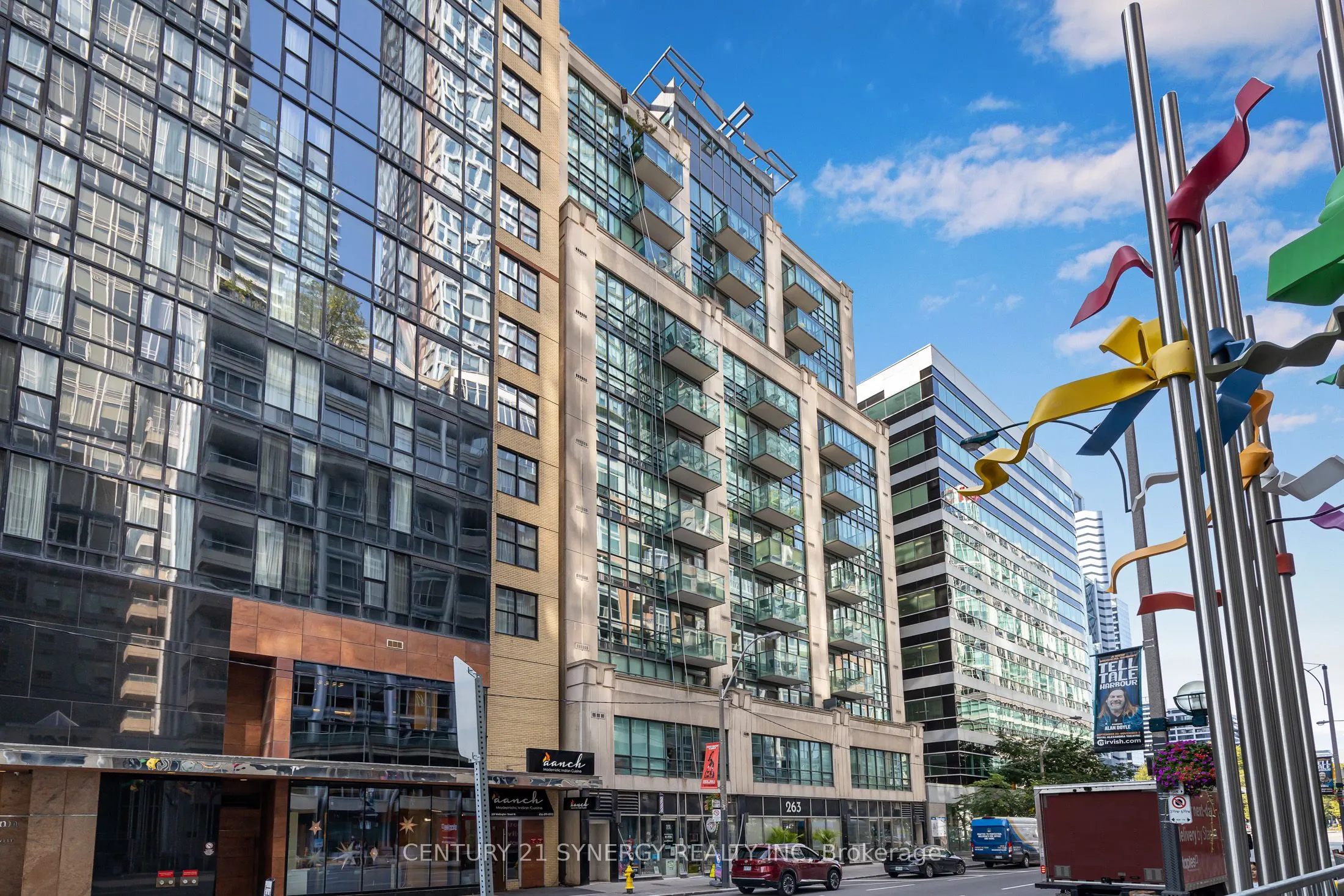 263 Wellington Street W #306