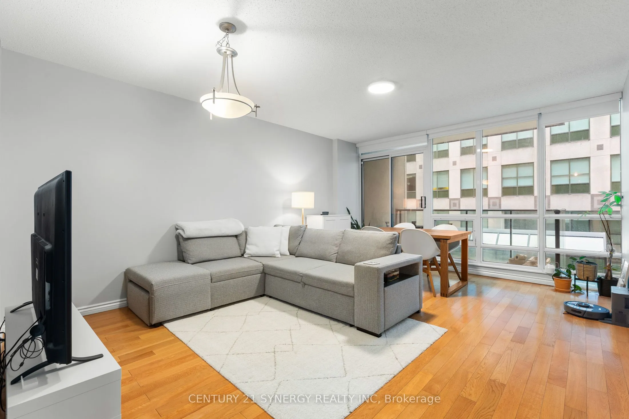 263 Wellington Street W #306