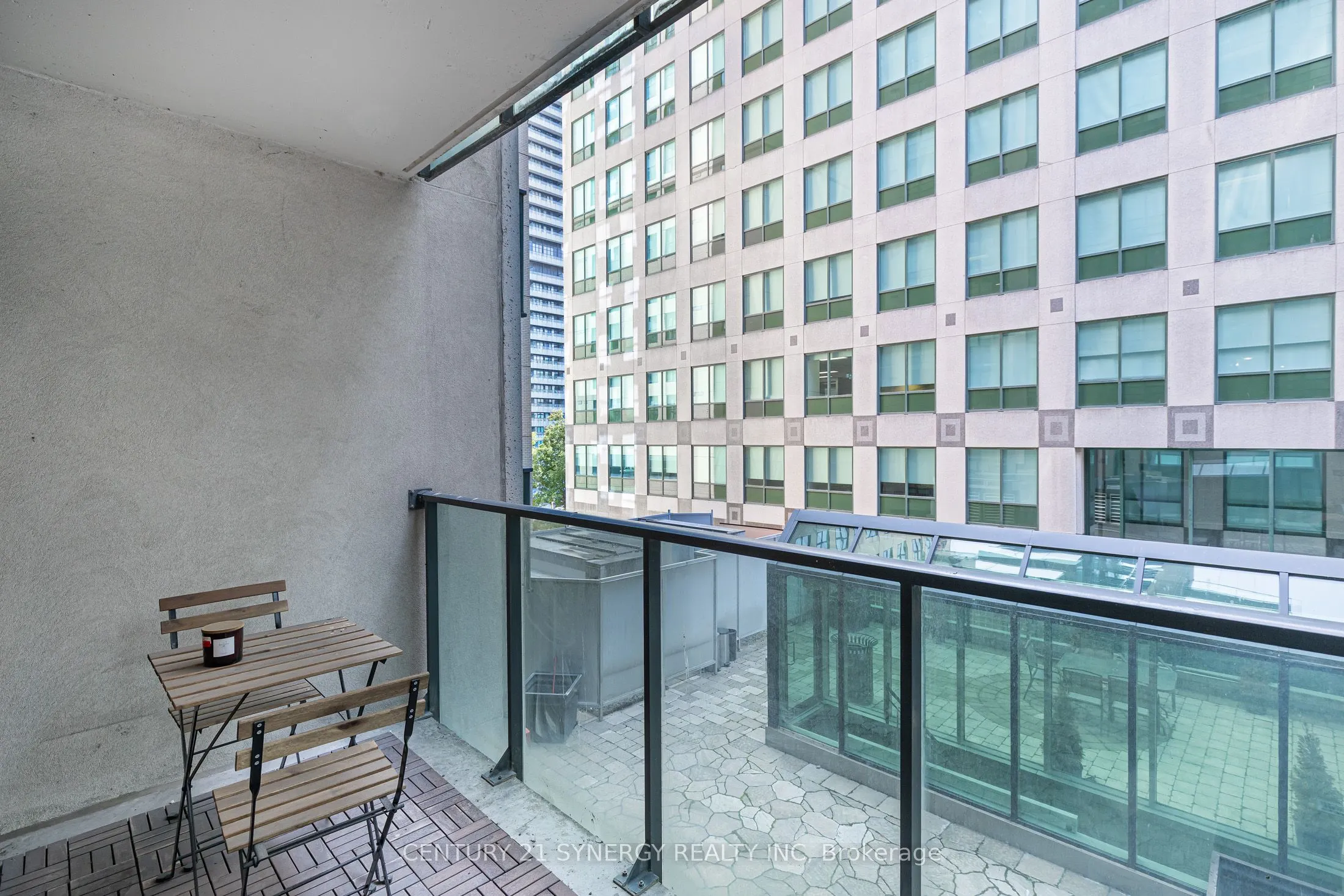 263 Wellington Street W #306
