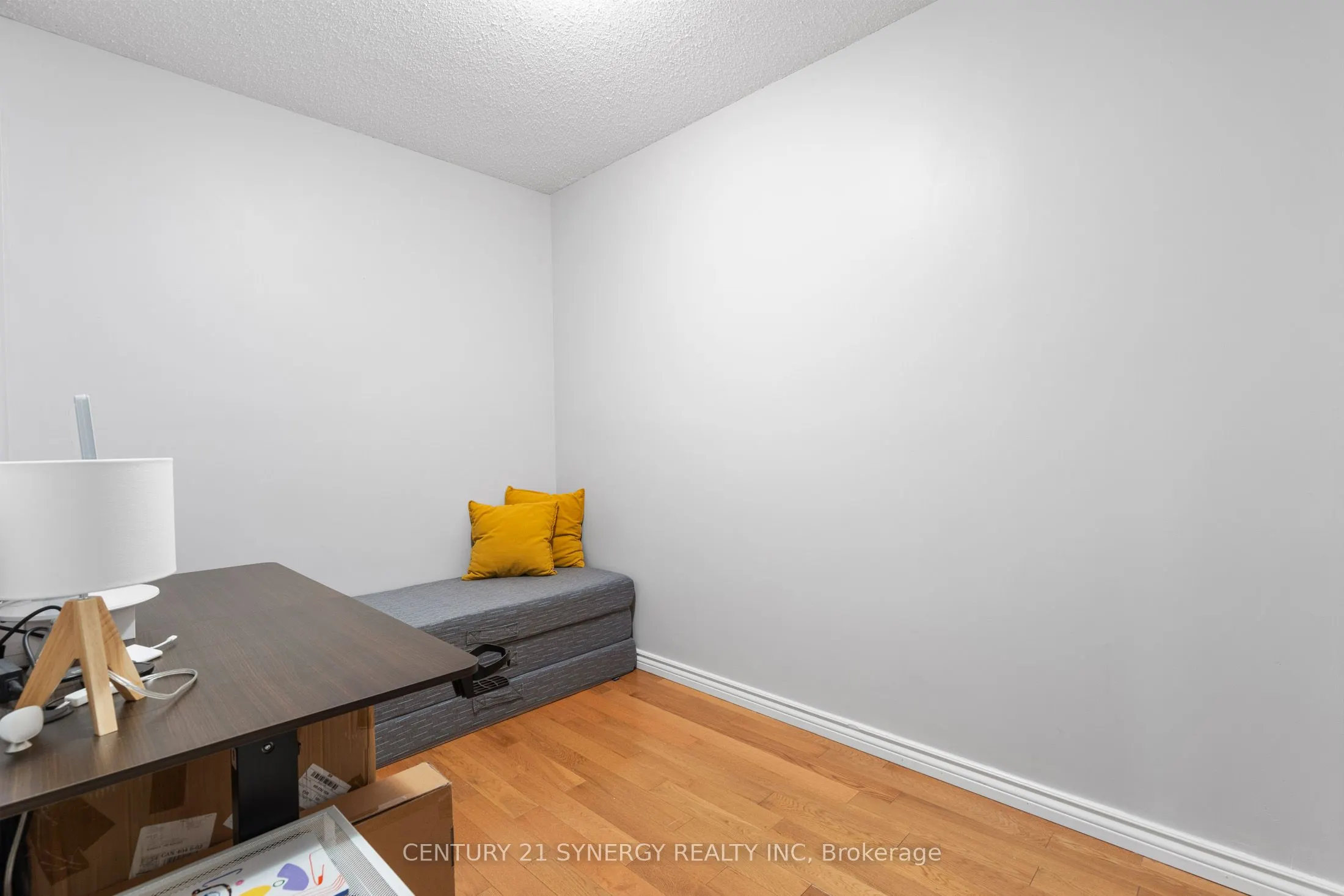 263 Wellington Street W #306