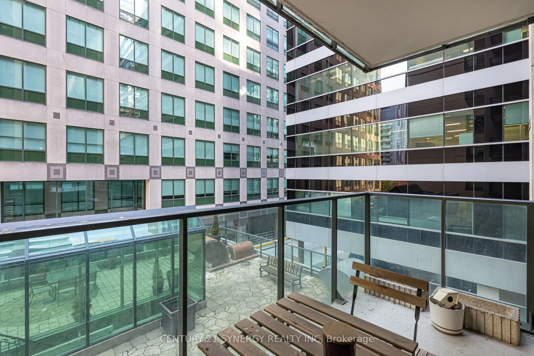 263 Wellington Street W #306