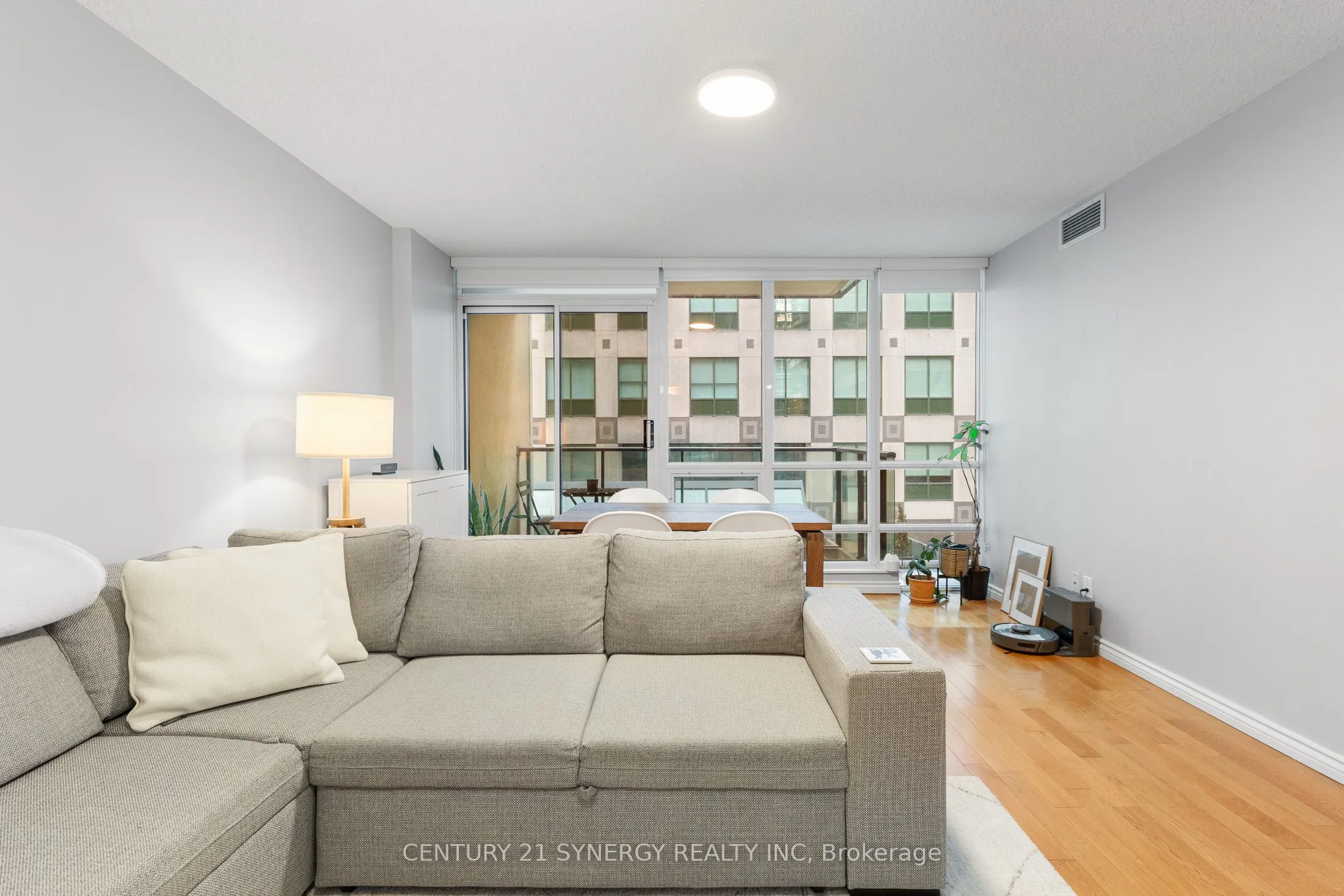 263 Wellington Street W #306