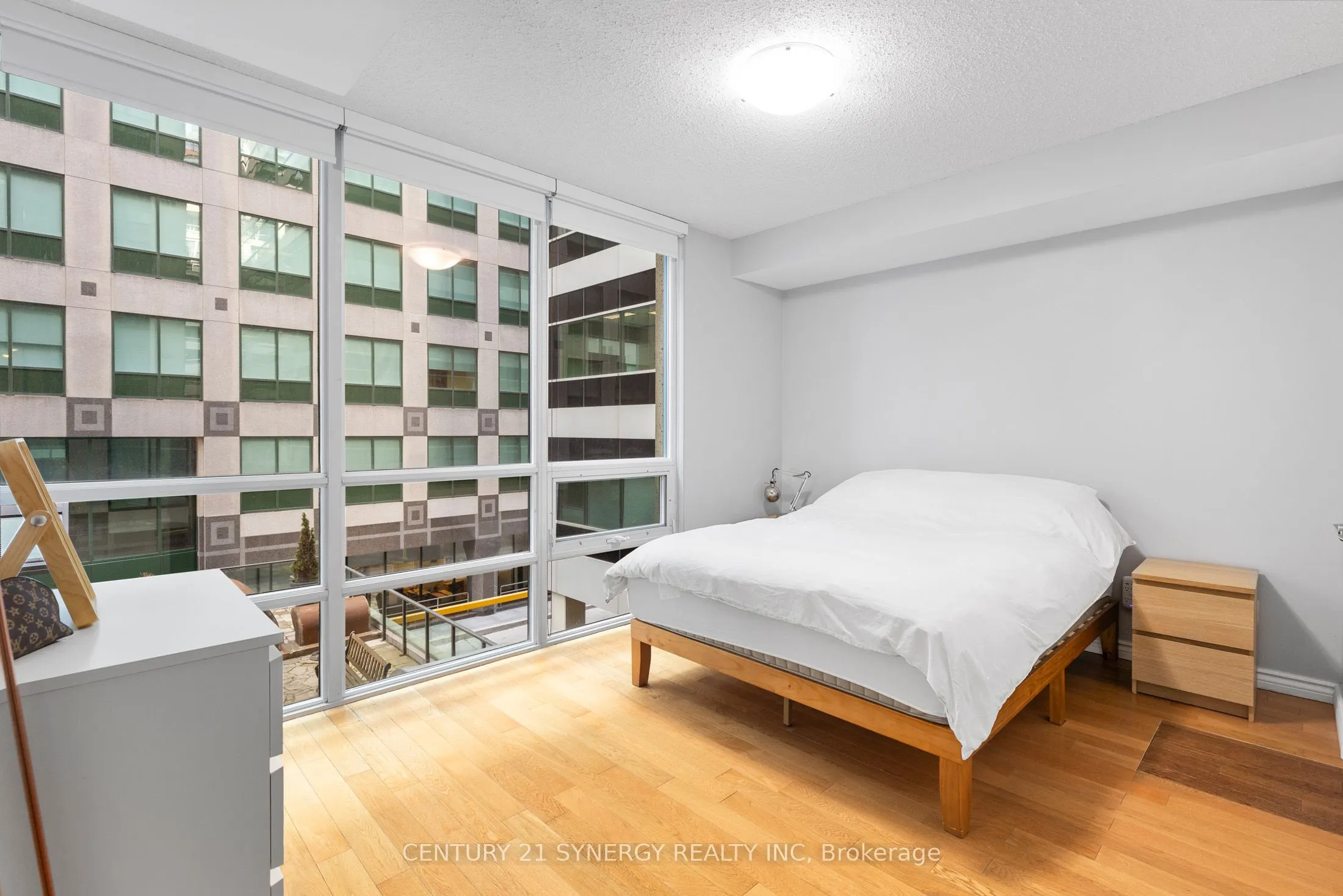 263 Wellington Street W #306