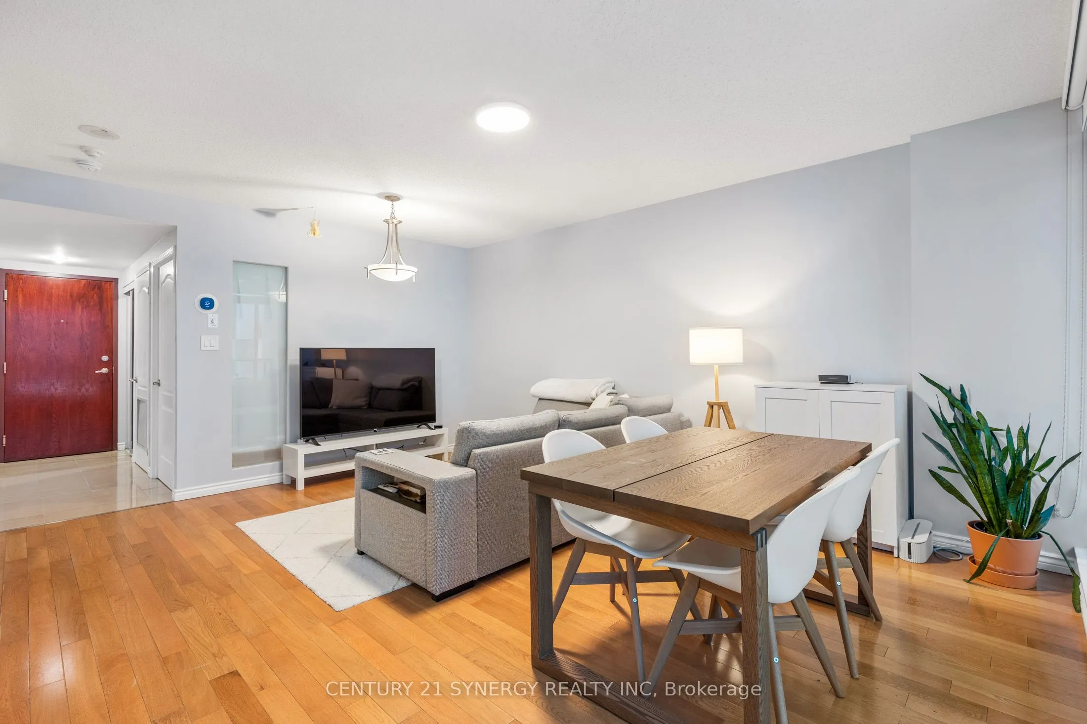 263 Wellington Street W #306