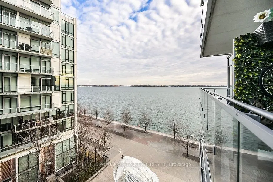 29 Queens Quay E #616