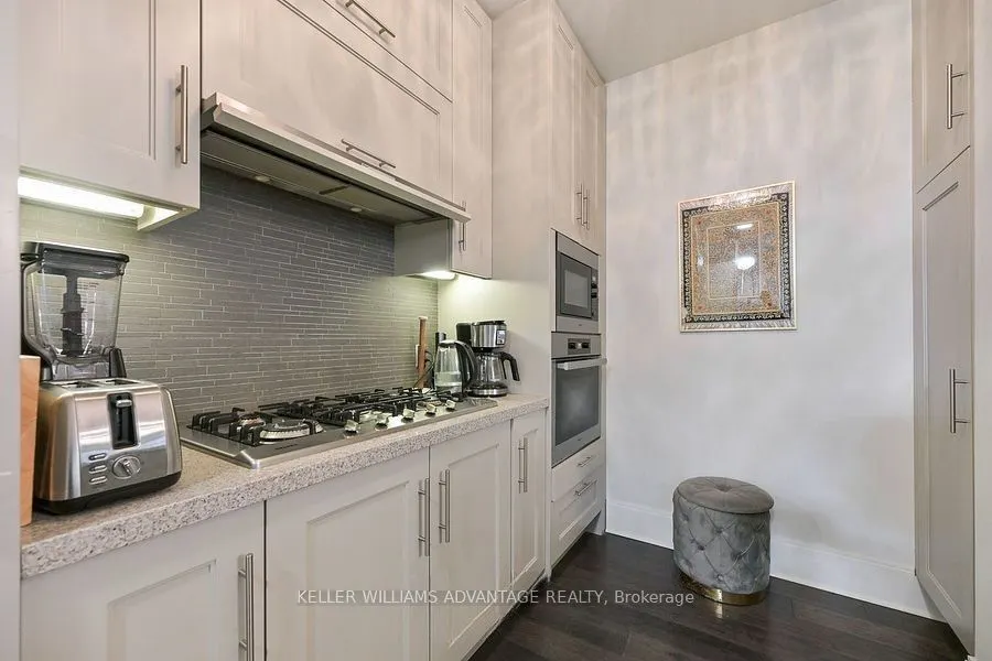 29 Queens Quay E #616