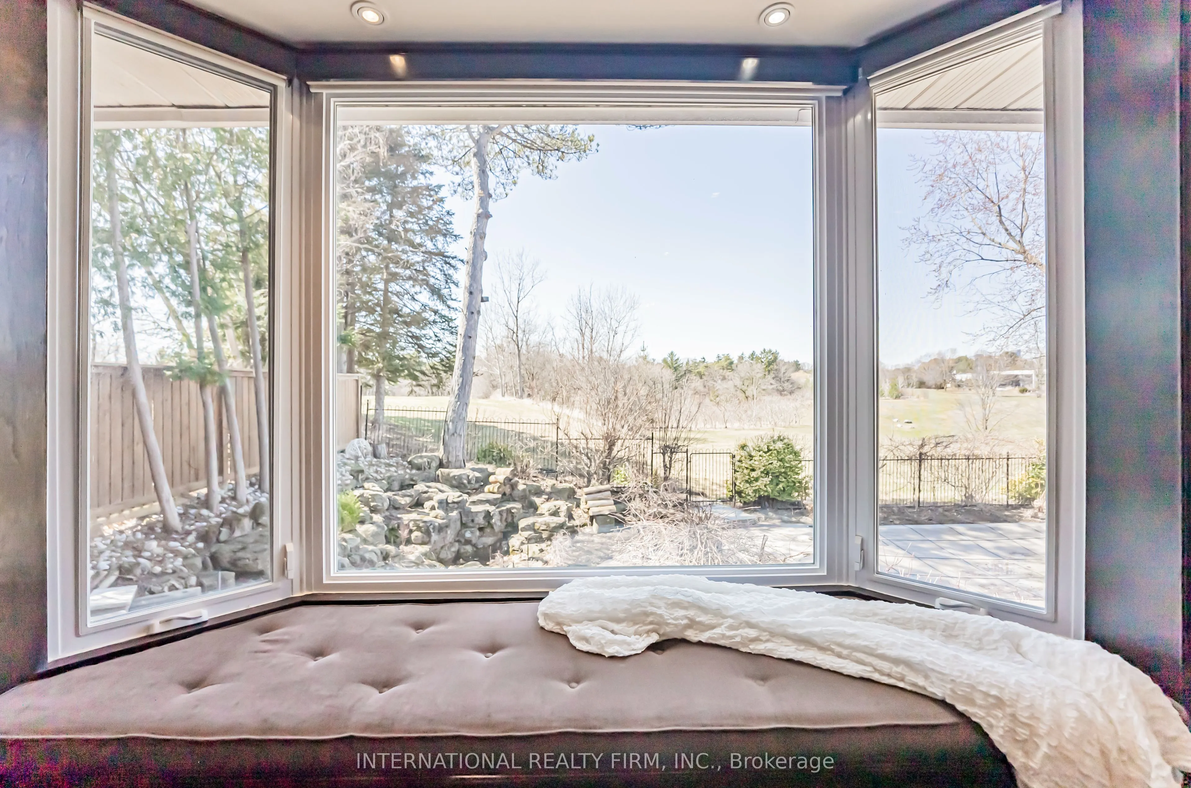 6 Penwood Crescent
