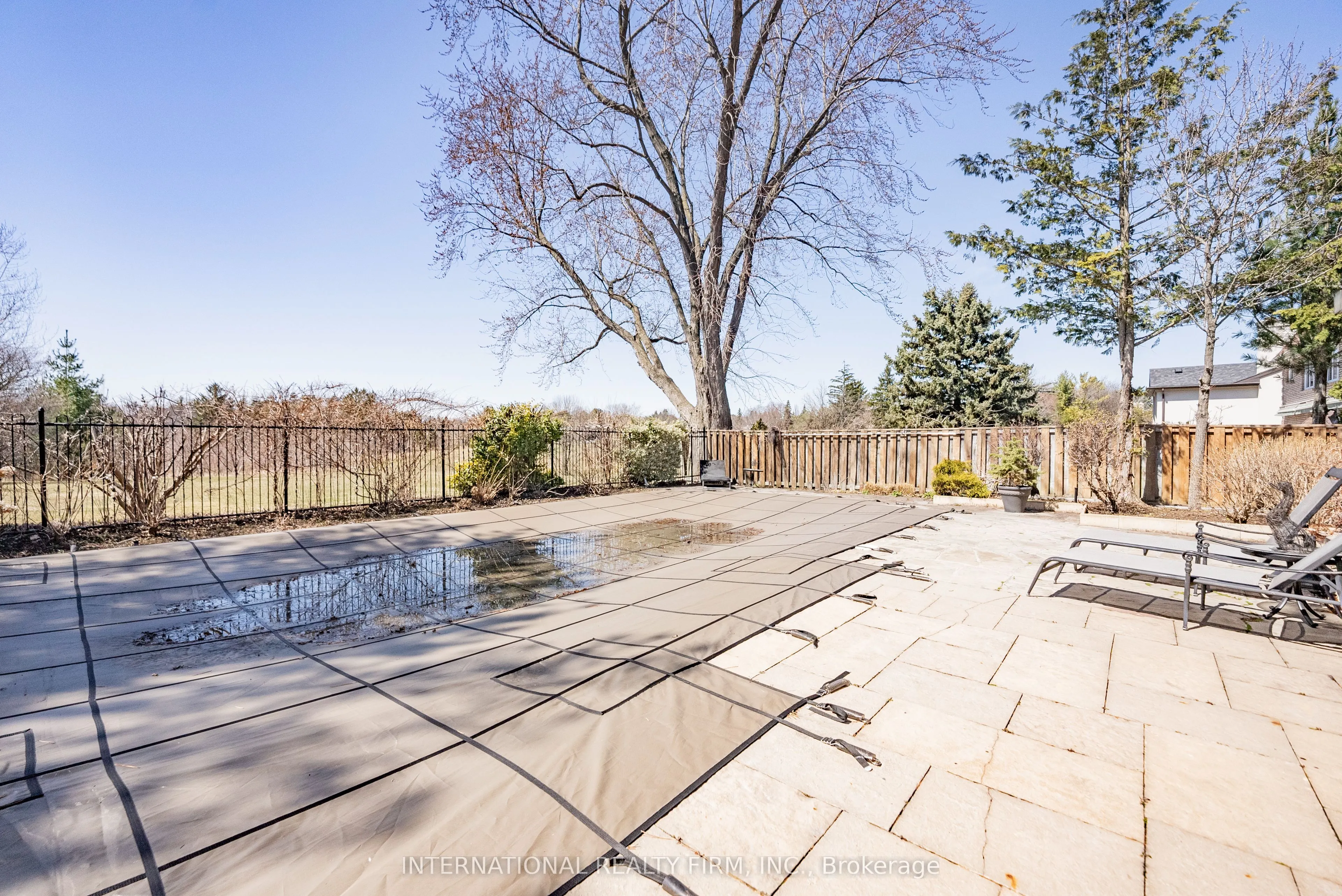 6 Penwood Crescent