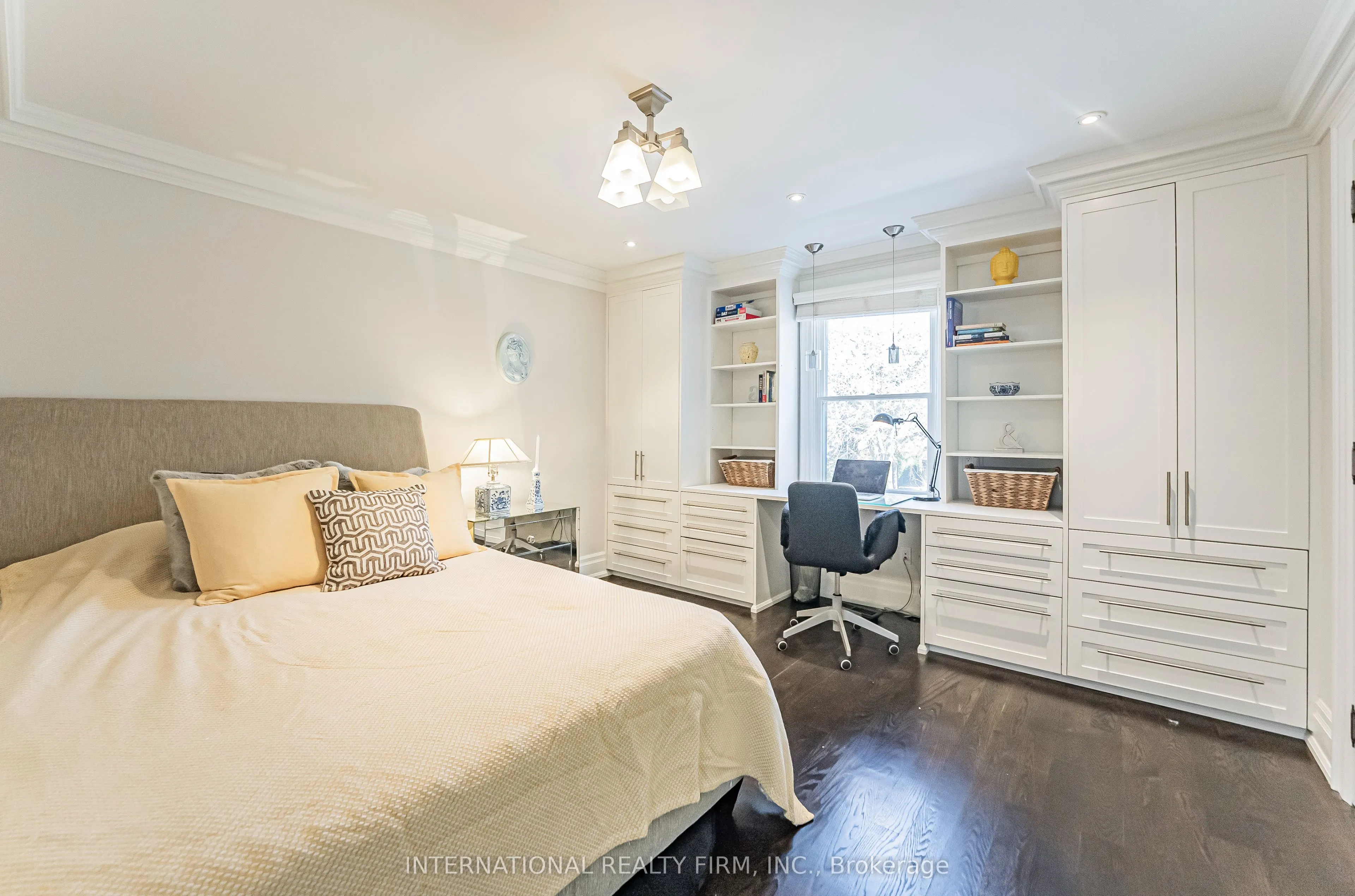 6 Penwood Crescent