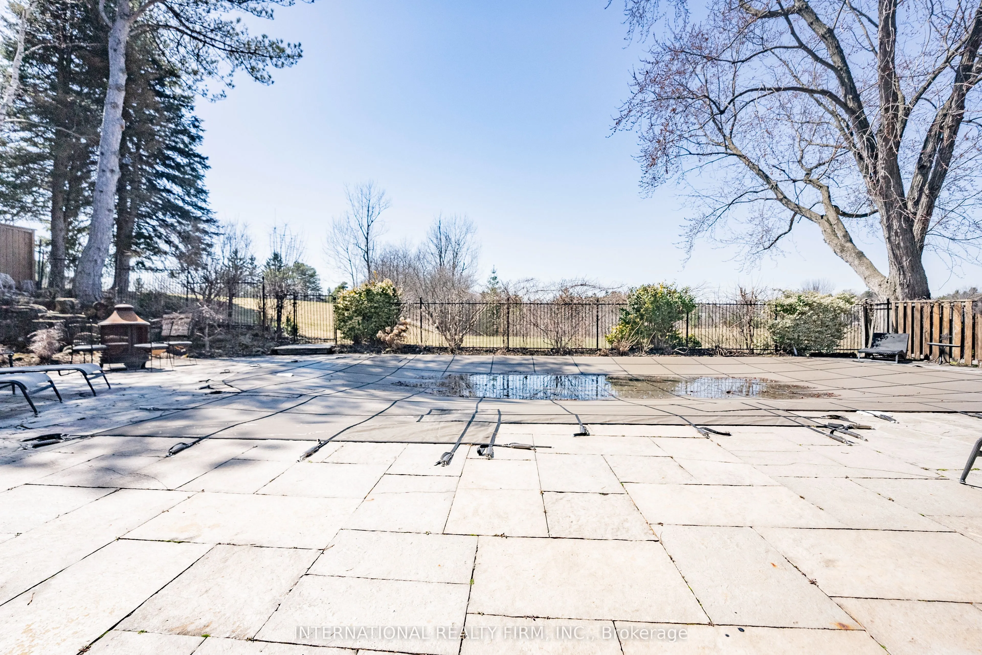 6 Penwood Crescent