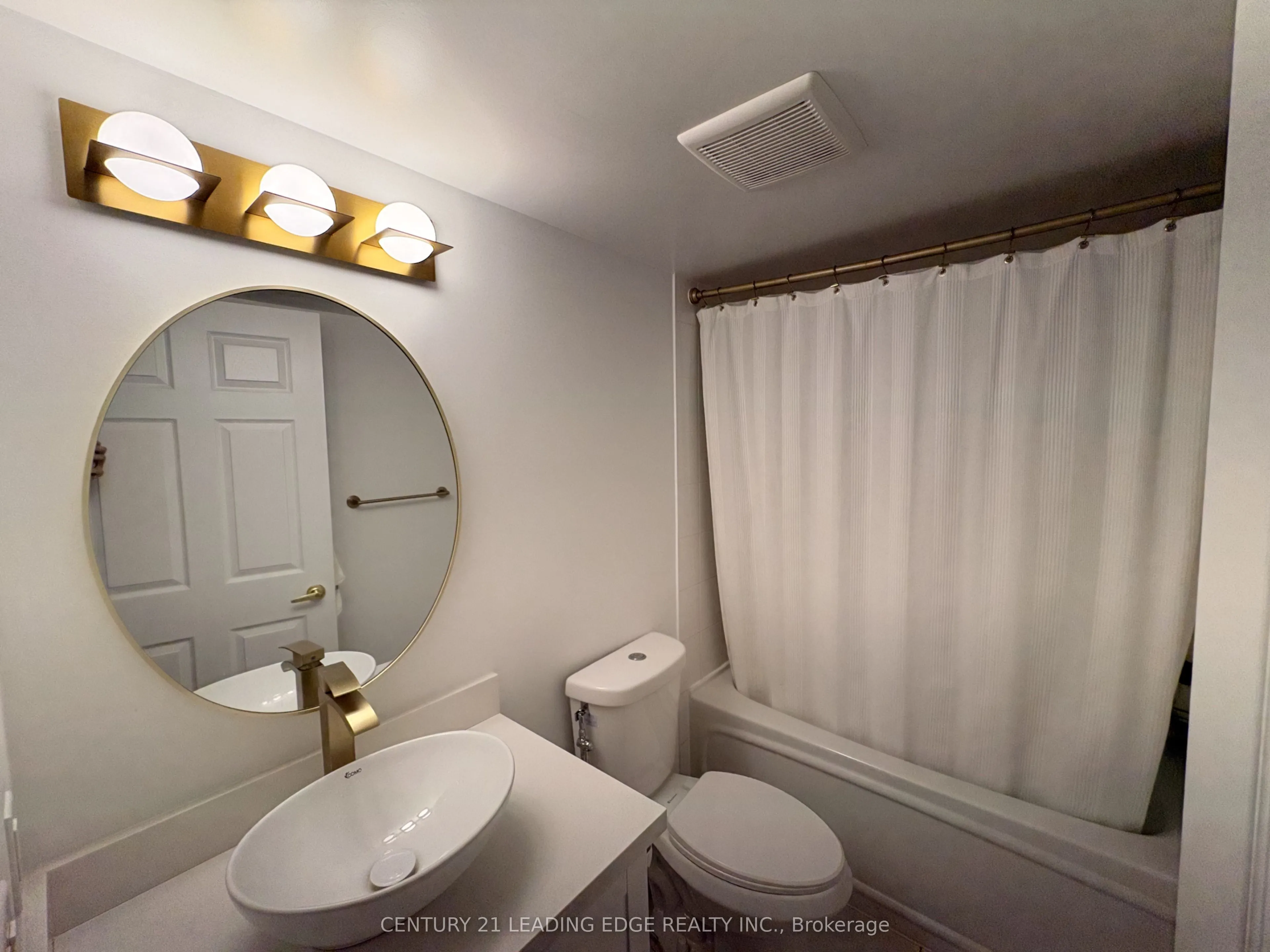 18 Kenaston Gardens #712