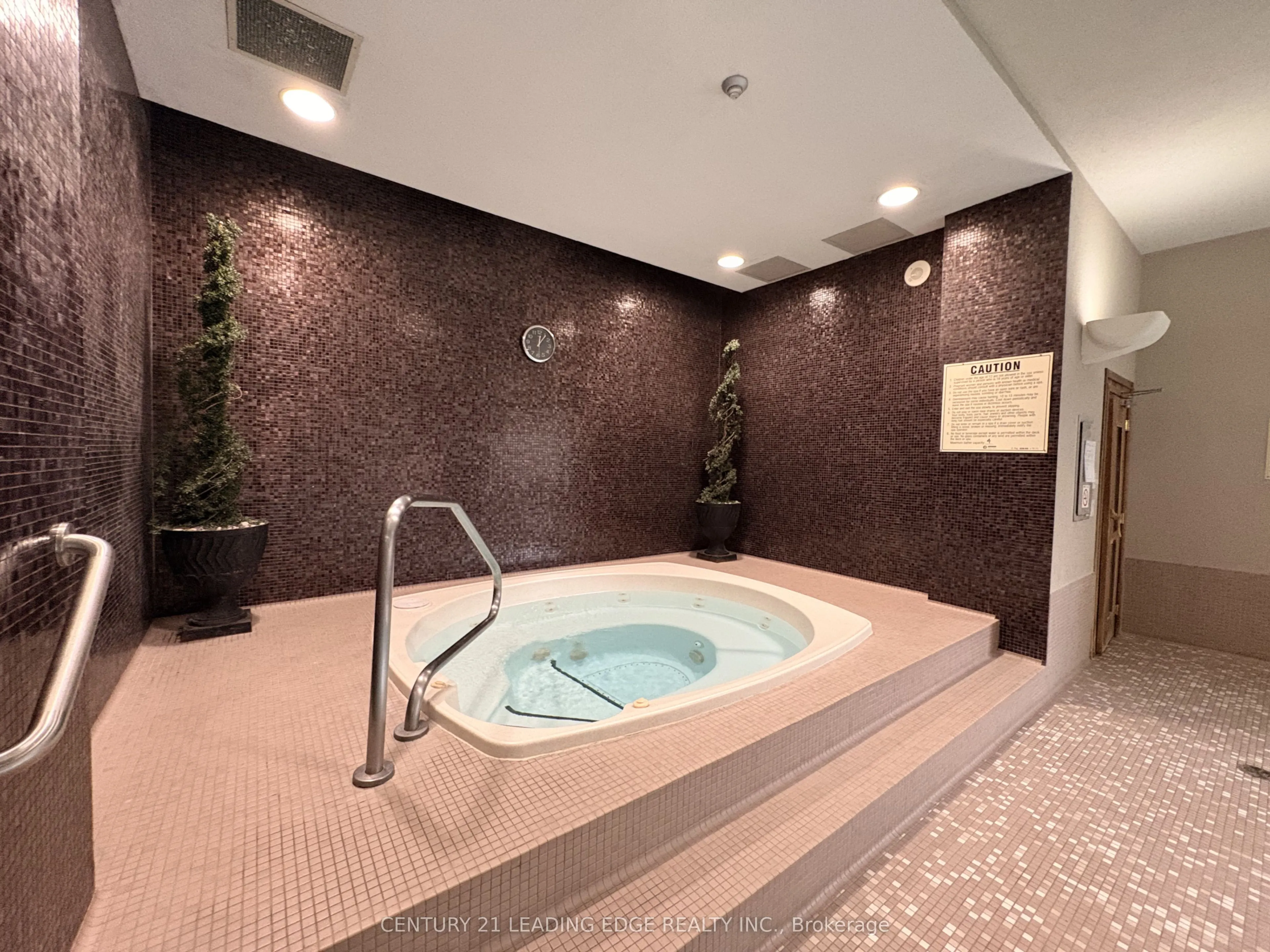 18 Kenaston Gardens #712