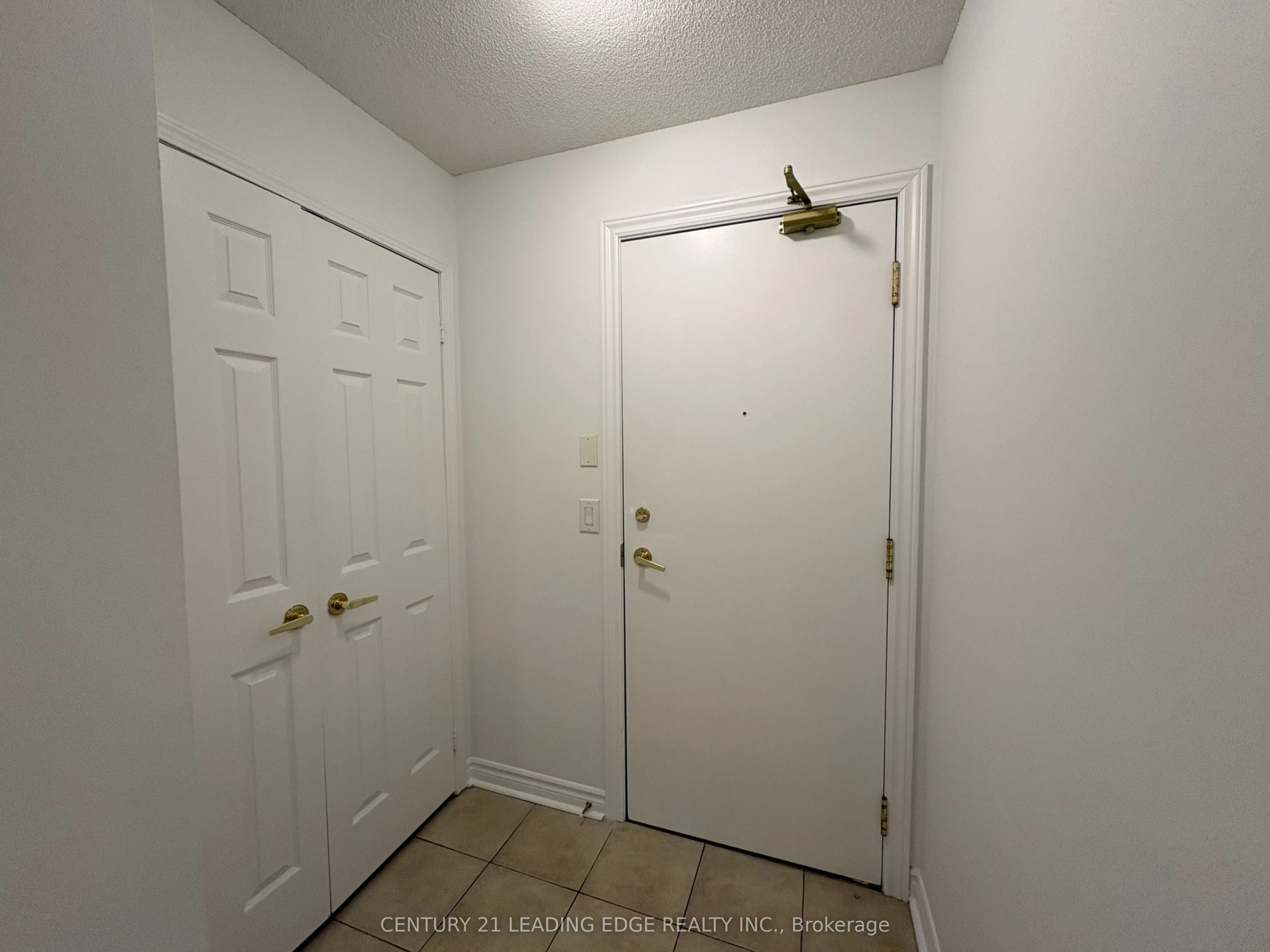 18 Kenaston Gardens #712