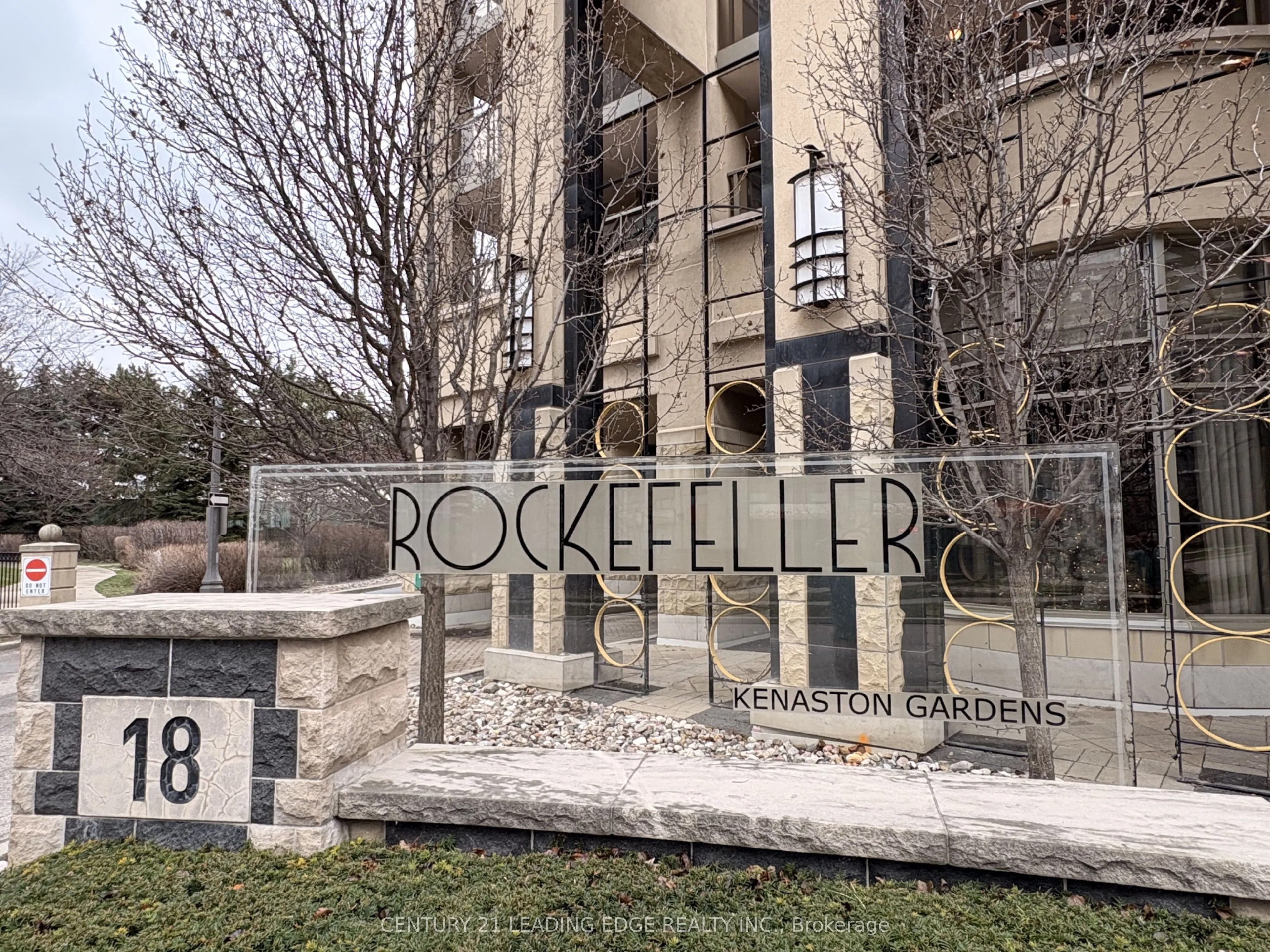 18 Kenaston Gardens #712