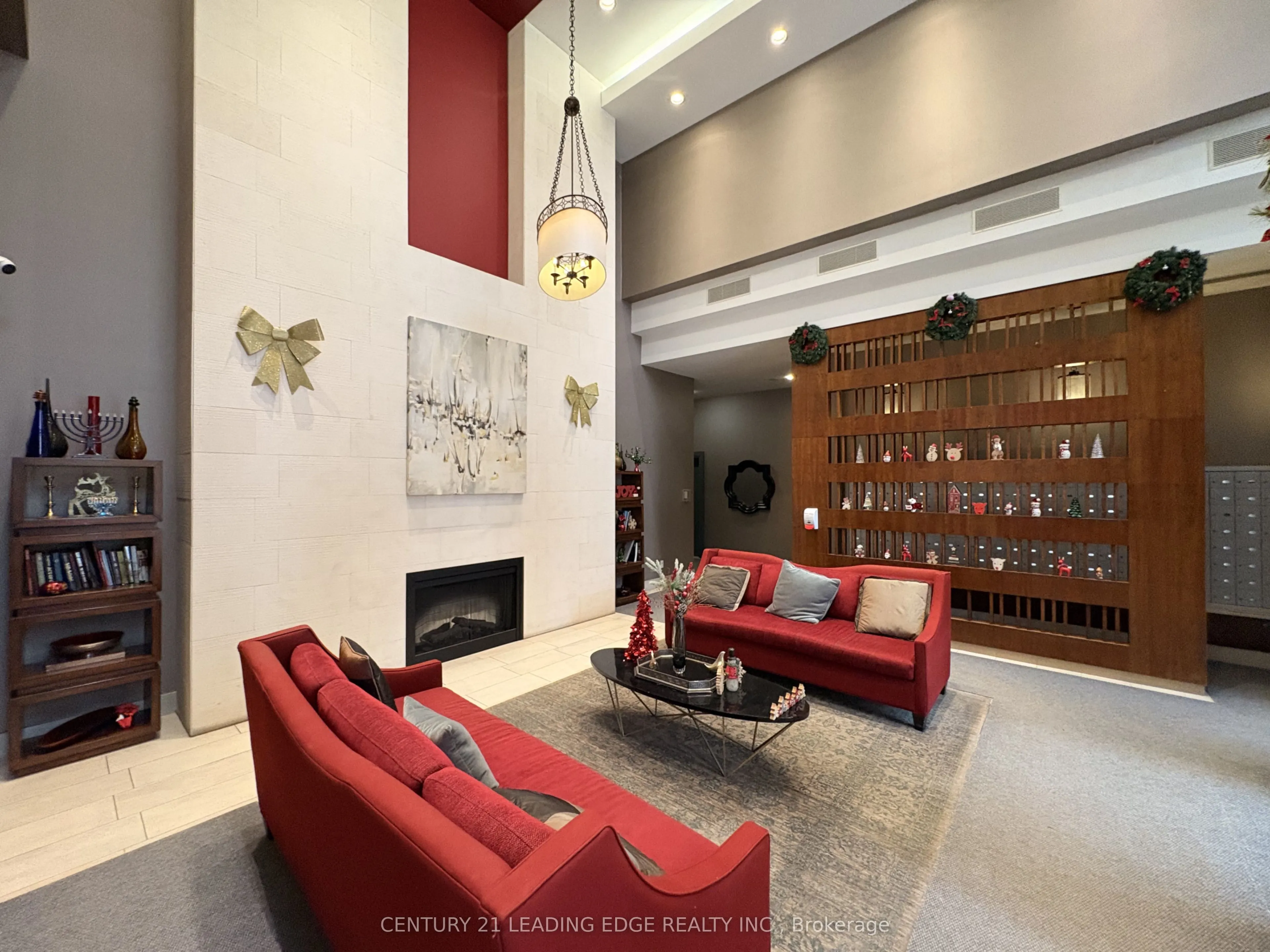 18 Kenaston Gardens #712