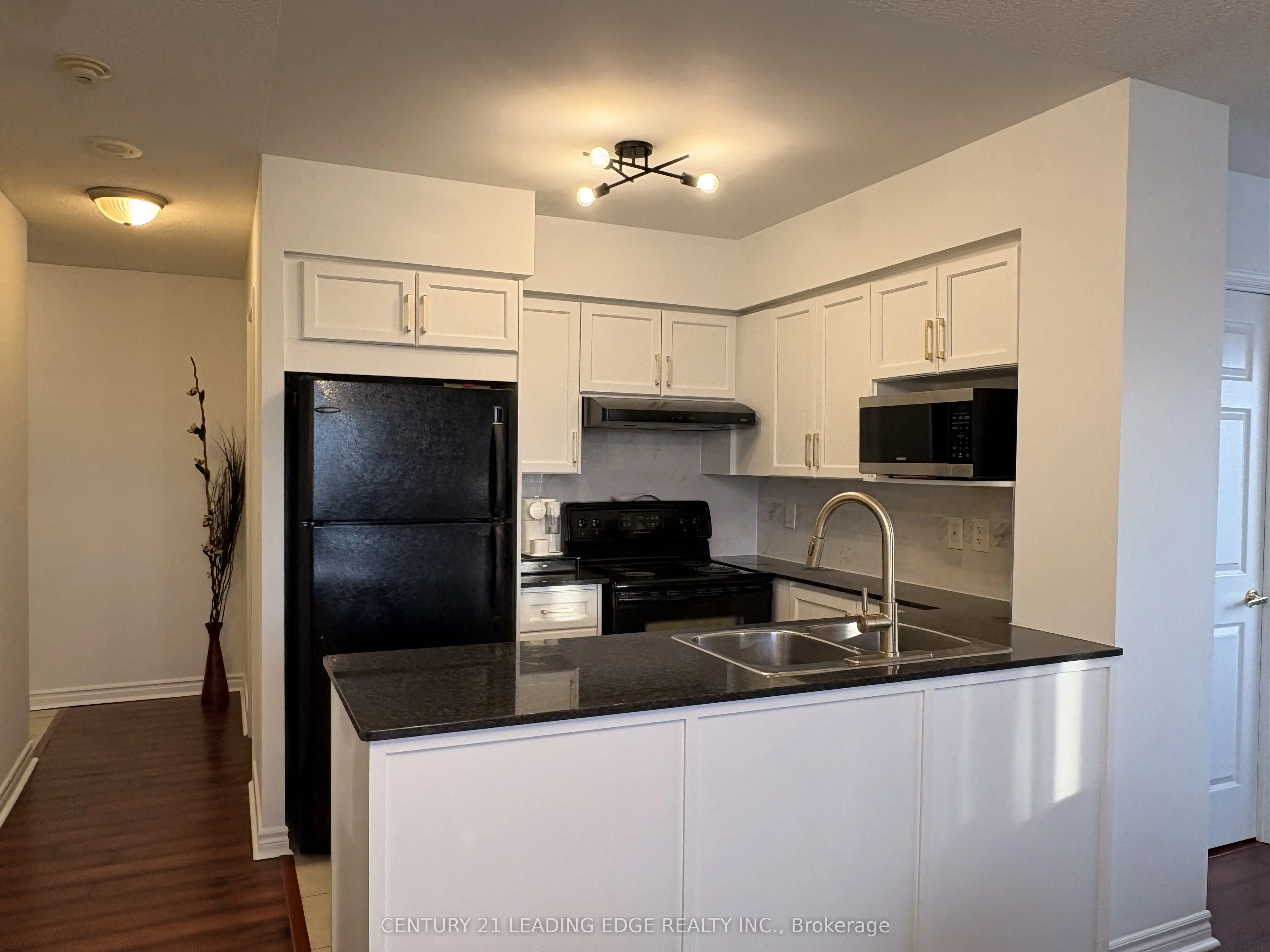 18 Kenaston Gardens #712