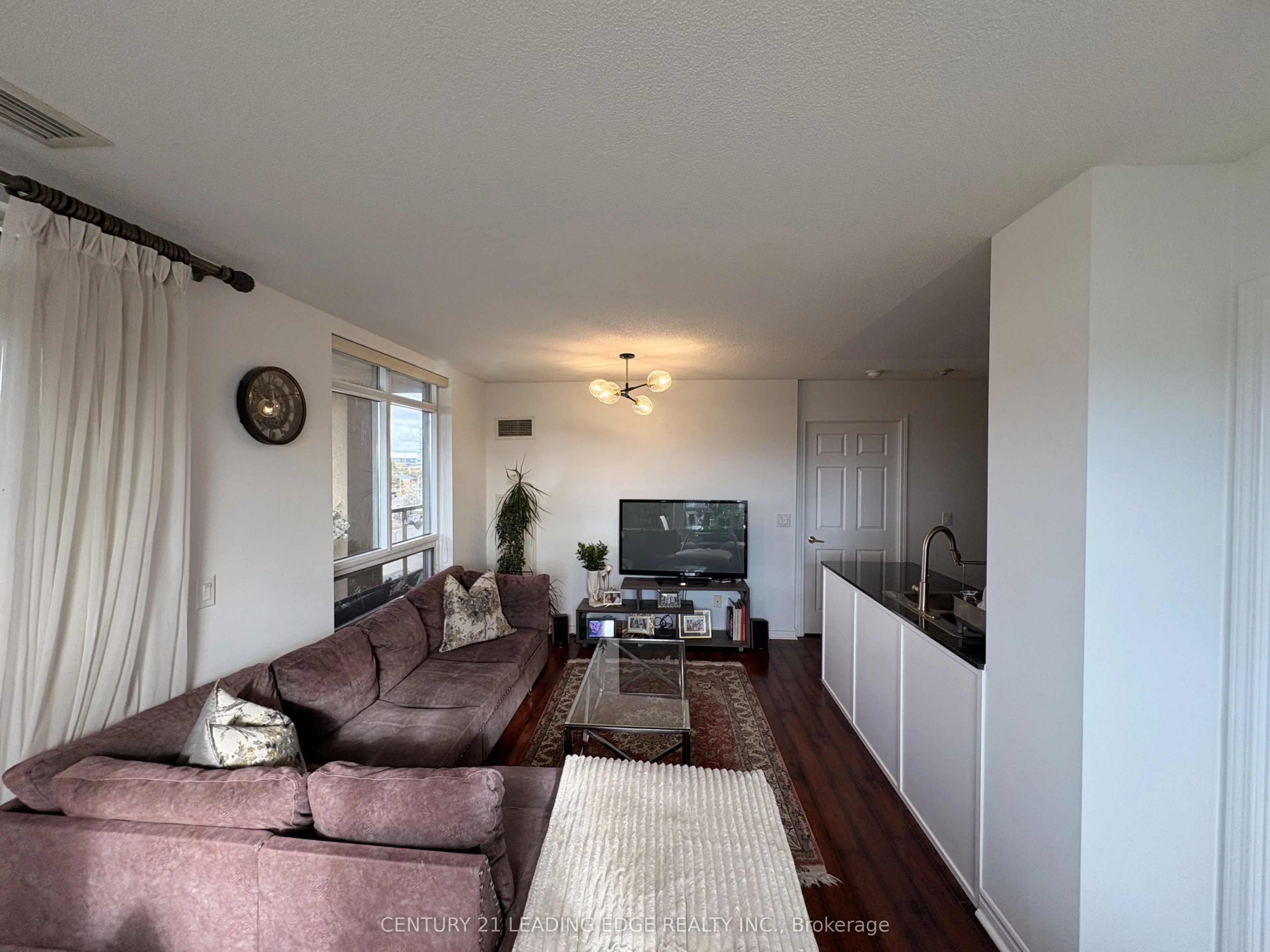 18 Kenaston Gardens #712