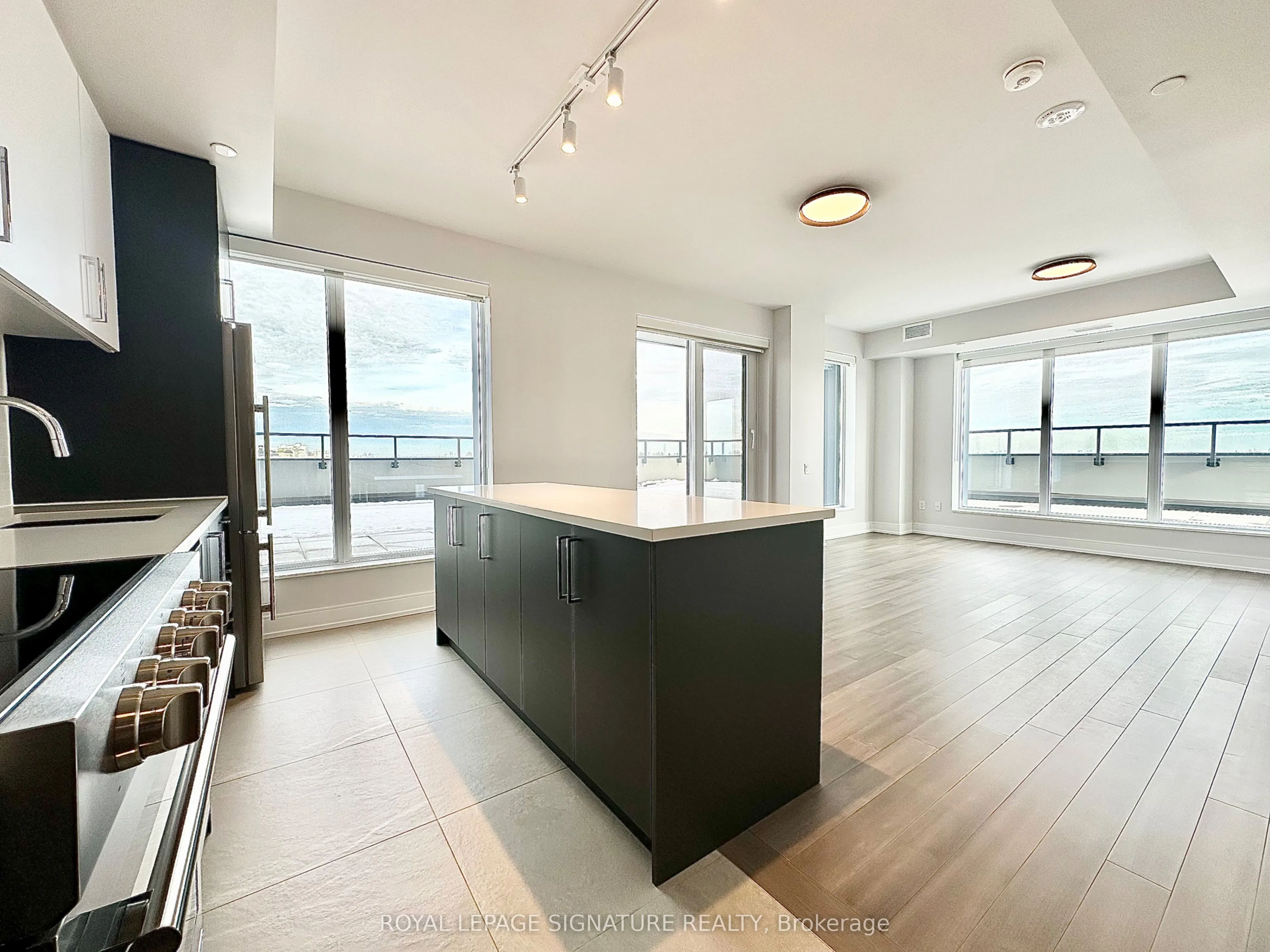 2525 Bathurst Street #909