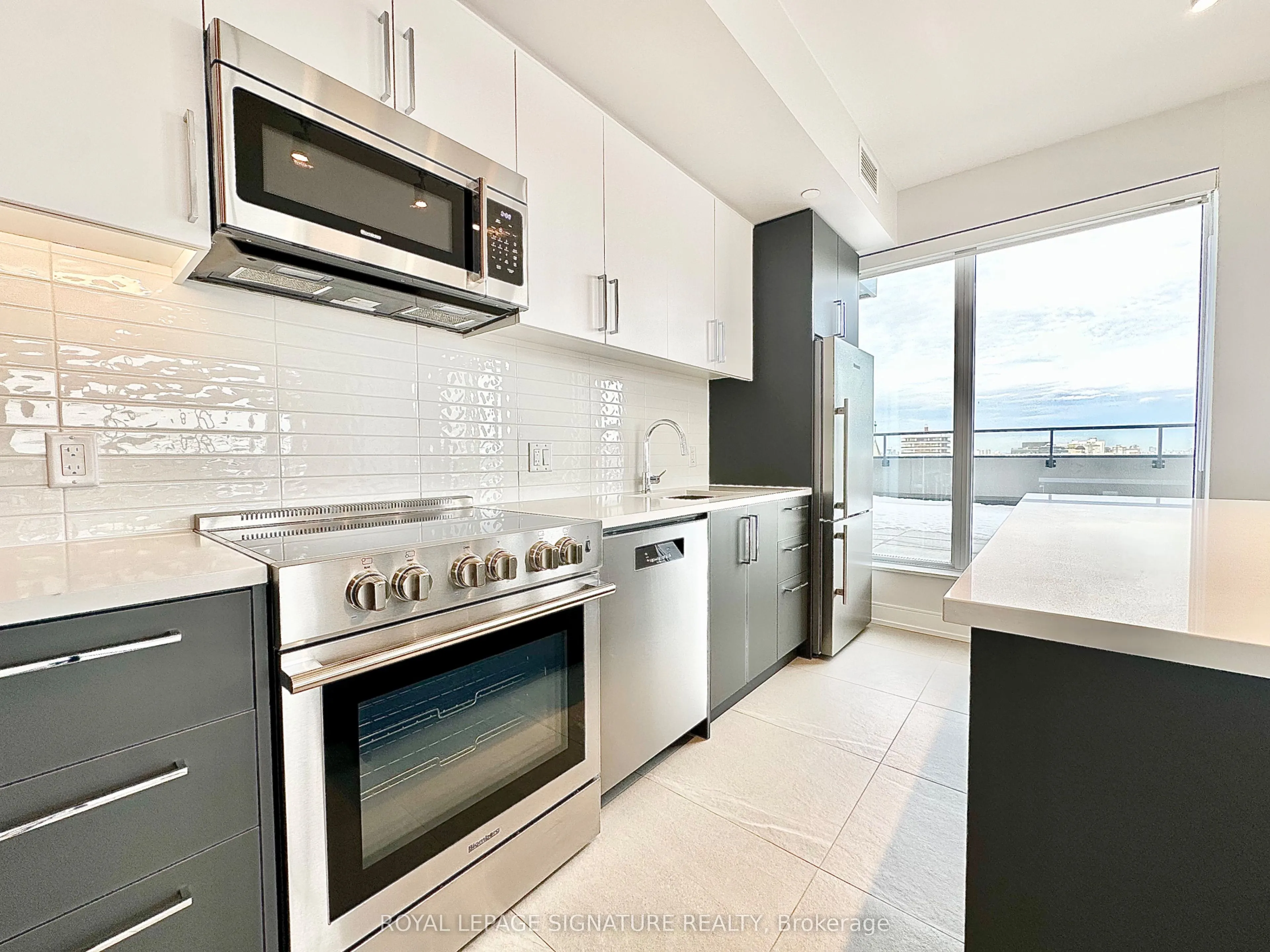 2525 Bathurst Street #909